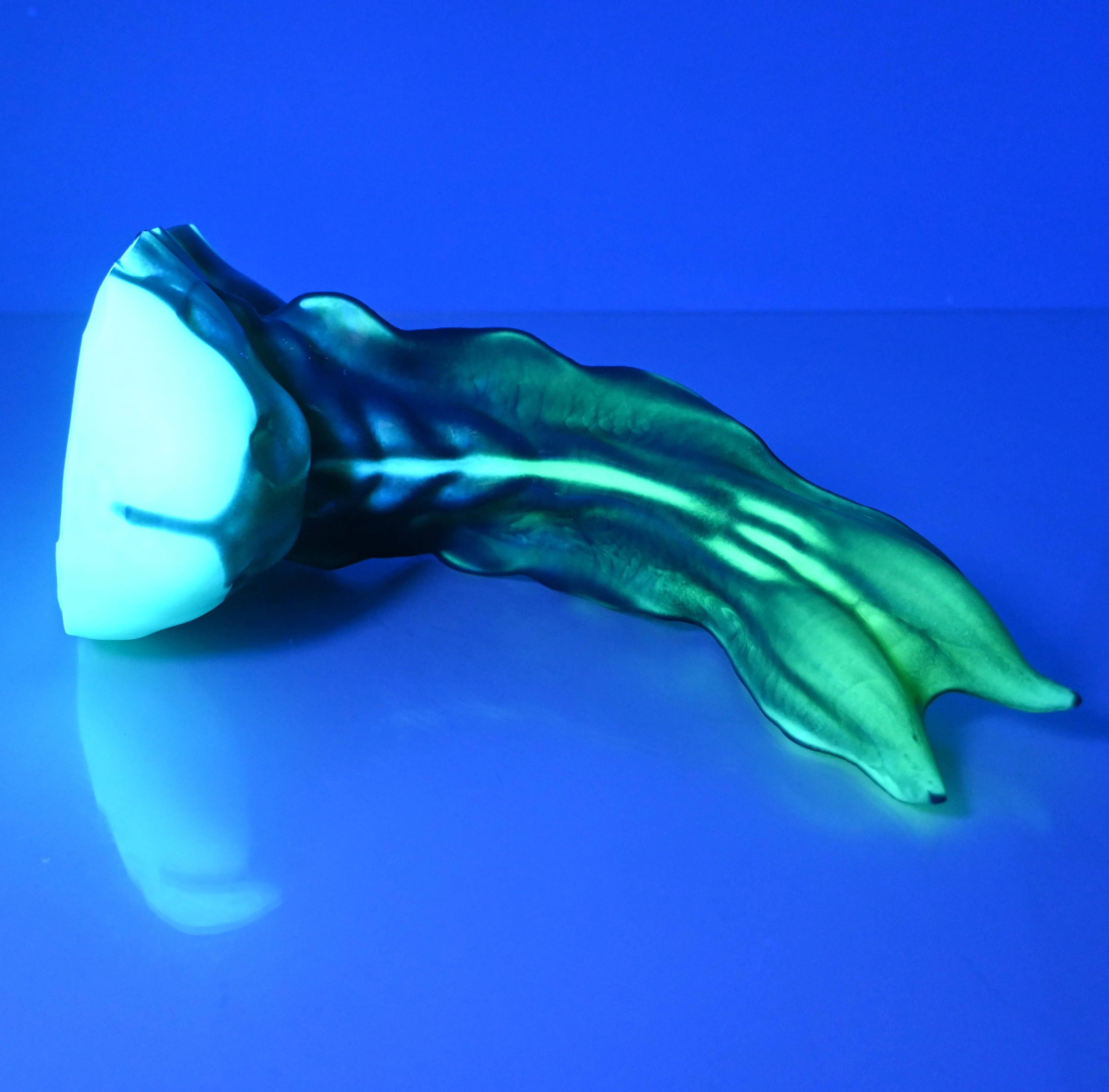 V3XCU48 Snark's Maw Medium 0020 UV GITD - Image 3