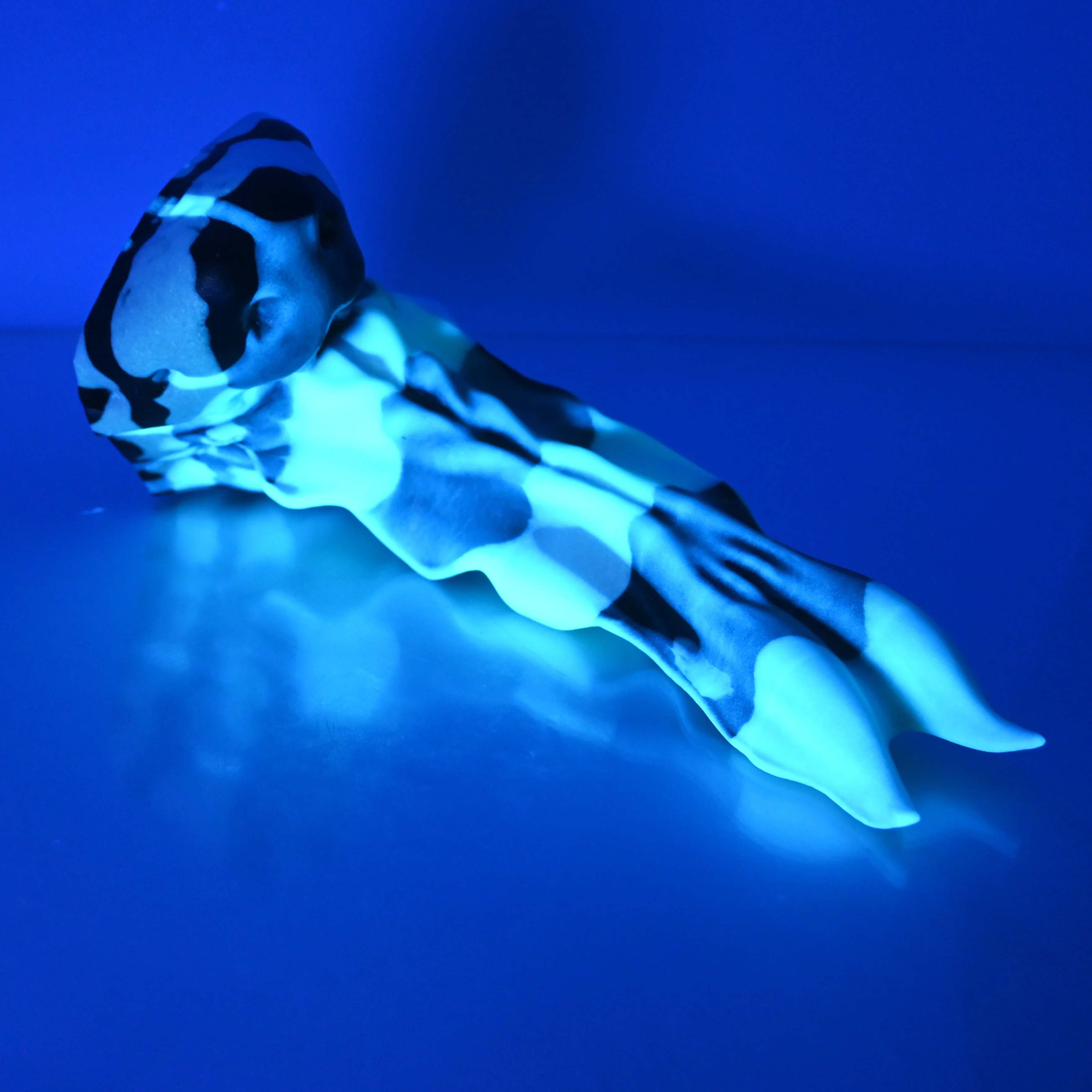 V3MCV80 Snark's Maw Medium 0050 UV GITD - Image 2