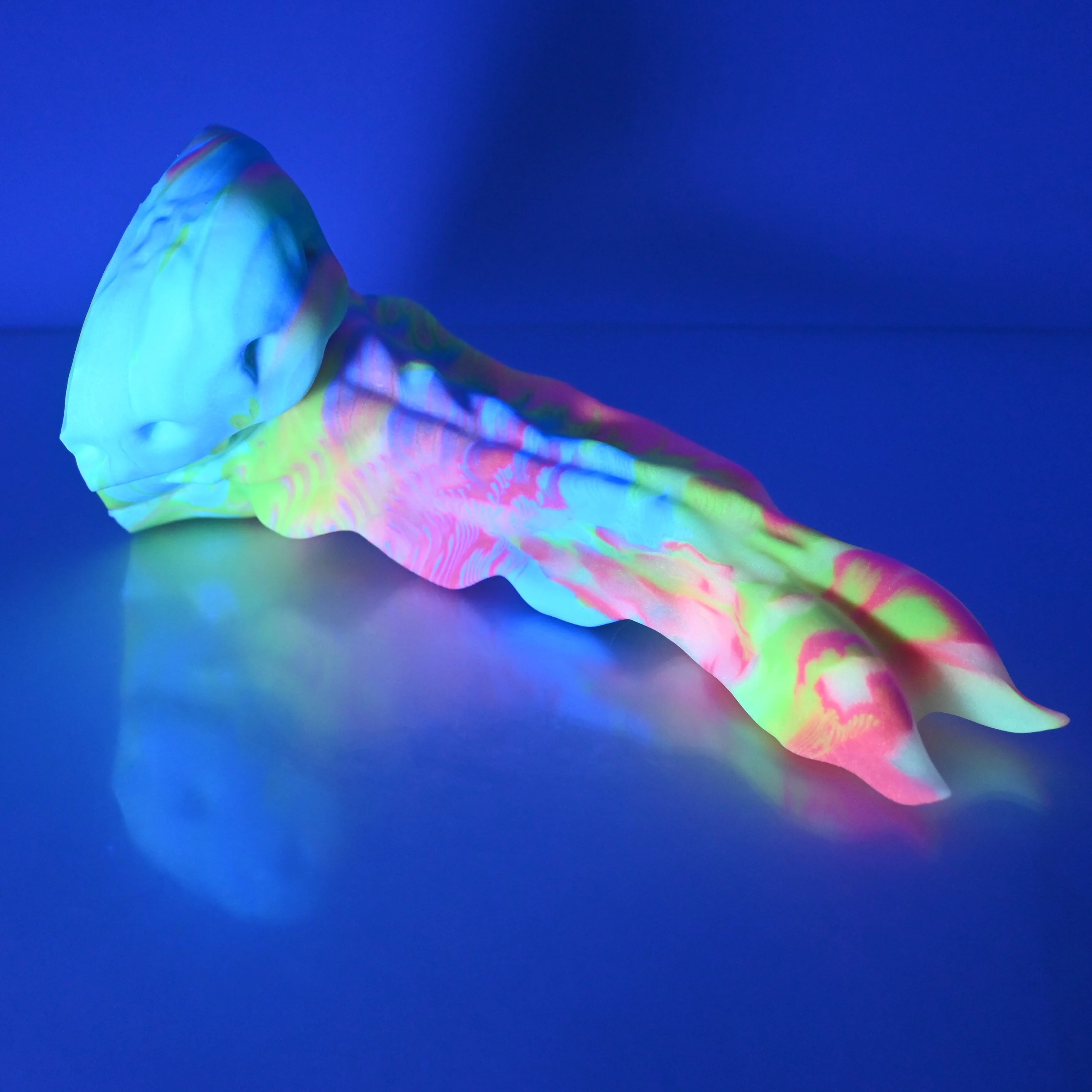 V3SCV76 Snark's Maw Medium 0030 UV GITD - Image 2