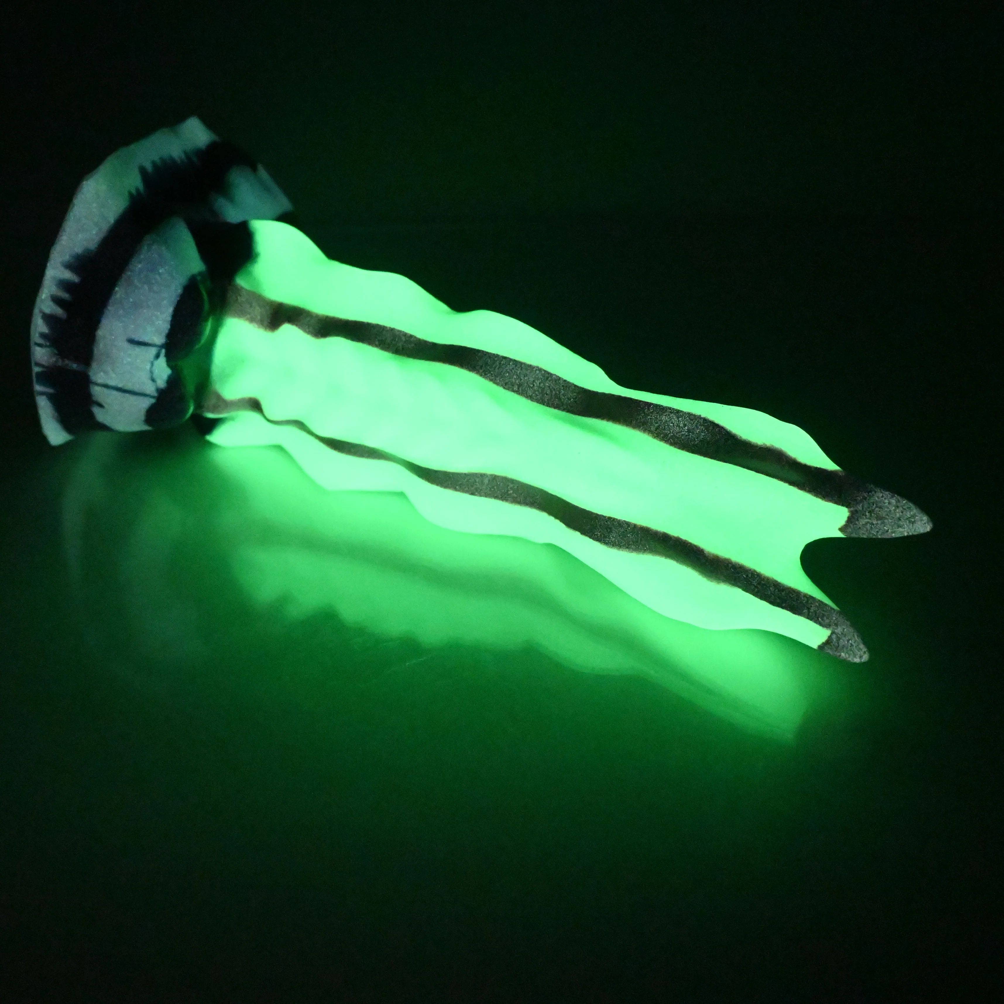 V3XCD03 Snark's Maw Medium 0020 UV GITD - Image 4