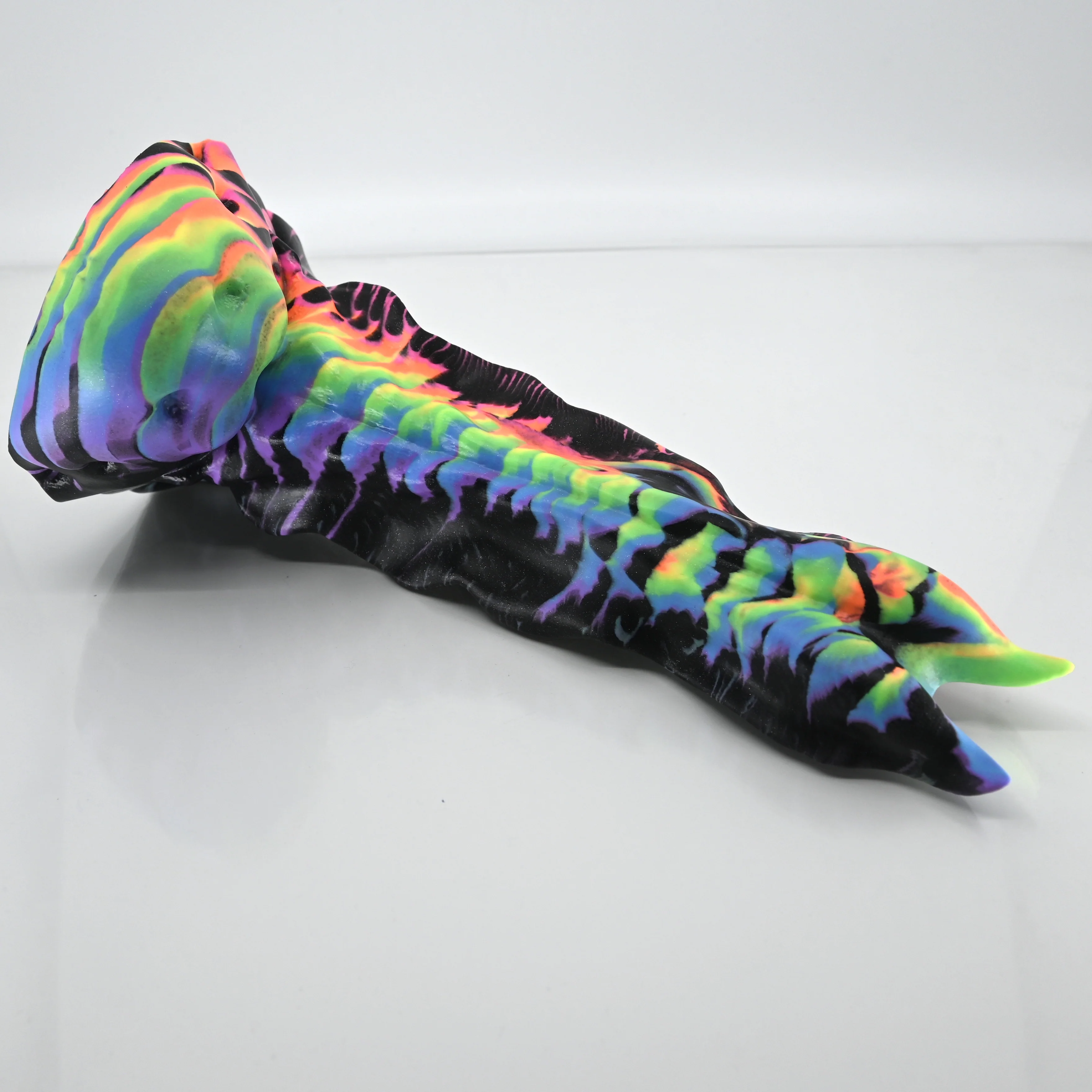V3SCD01 Snark's Maw Medium 0030 UV GITD