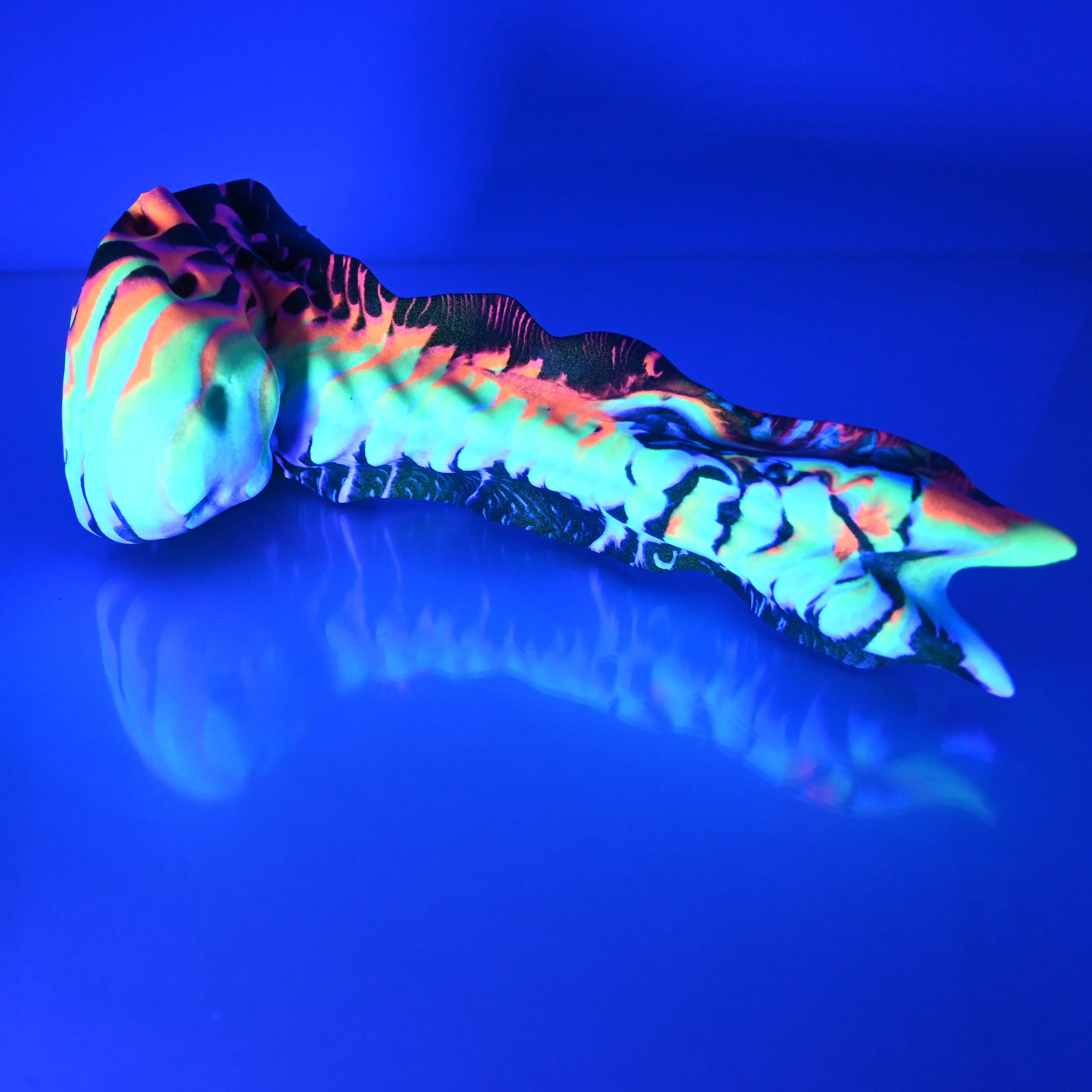 V3SCD01 Snark's Maw Medium 0030 UV GITD - Image 3