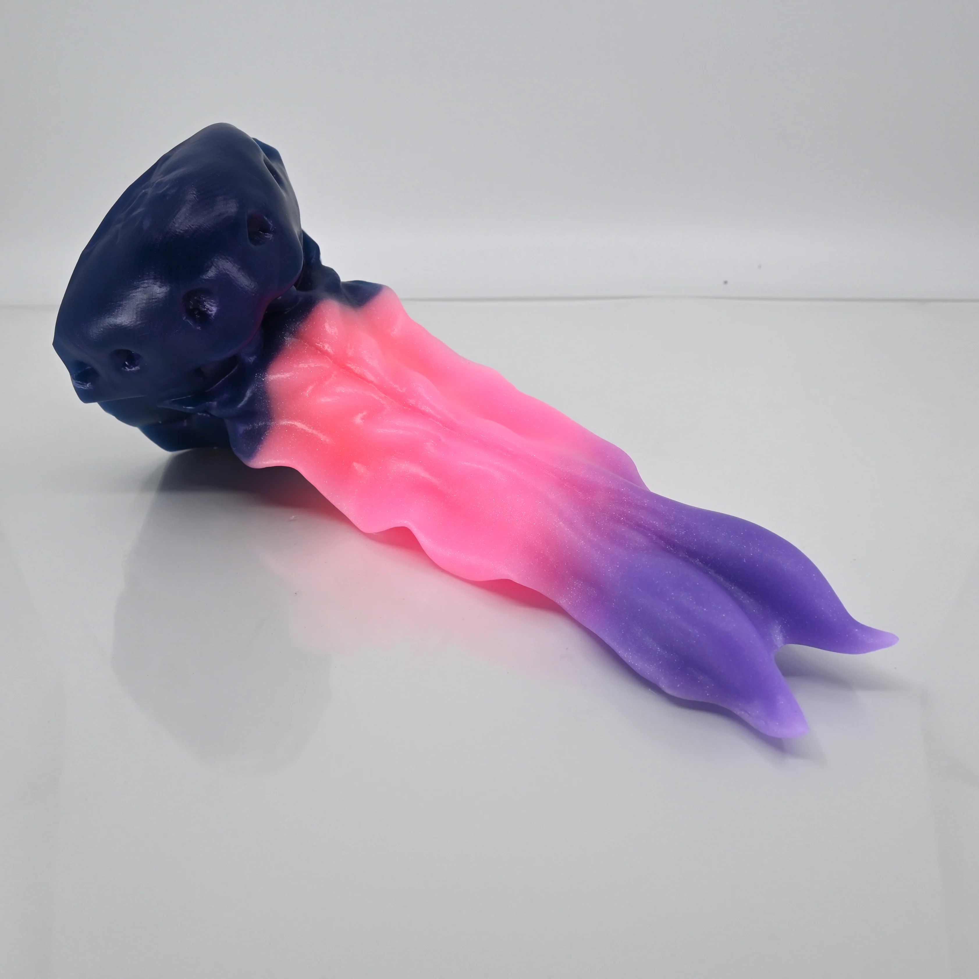V3SCE52 Snark's Maw Medium 0030 UV GITD
