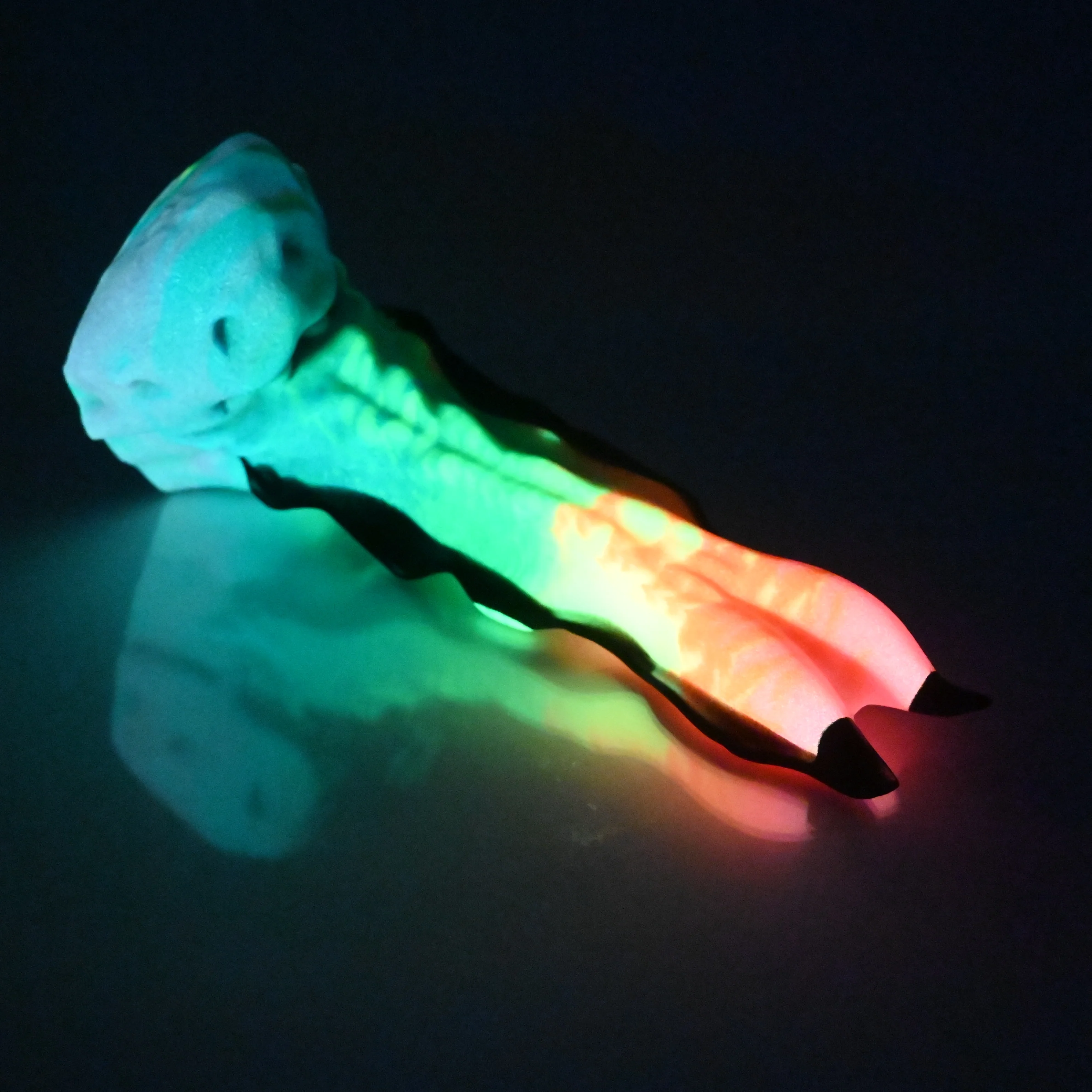 V3MCE53 Snark's Maw Medium 0050 UV GITD - Image 4