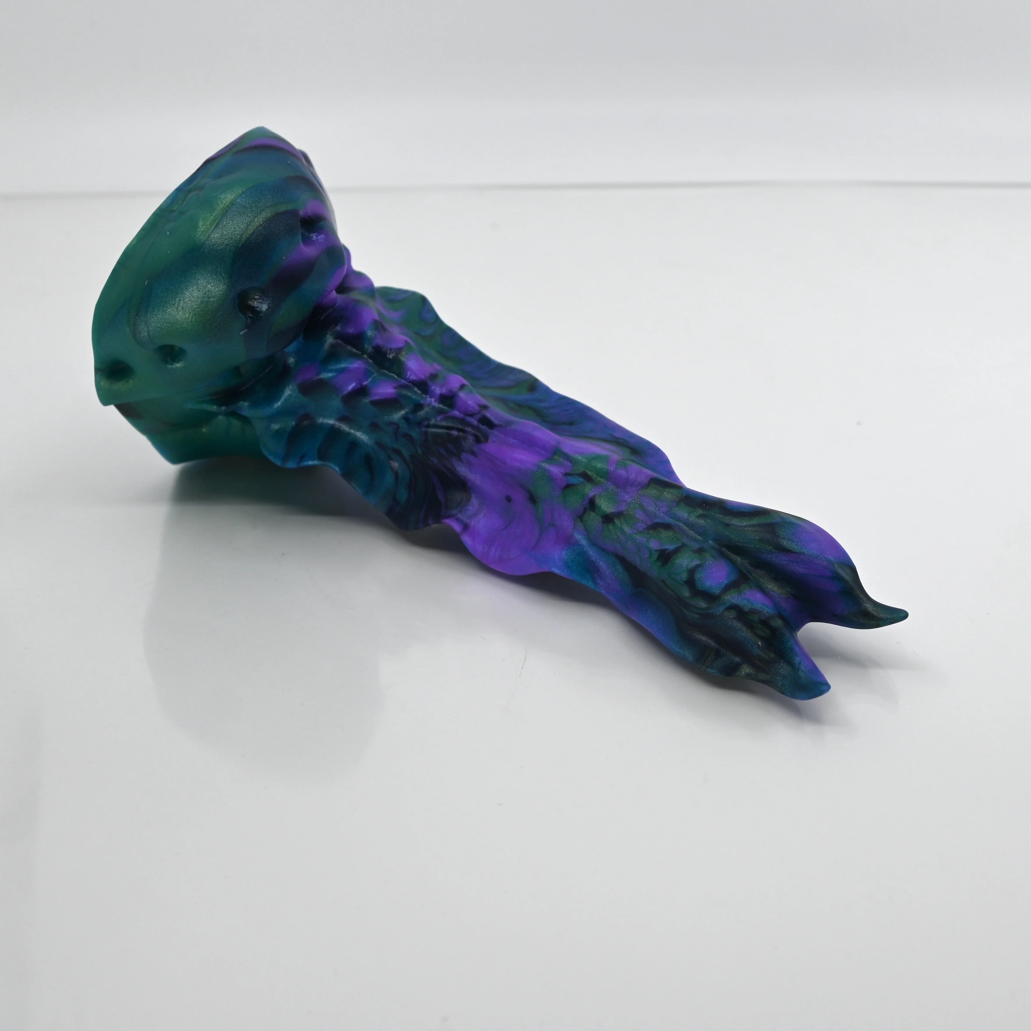 V1MCP17 Snark's Maw Mini 0050 UV GITD