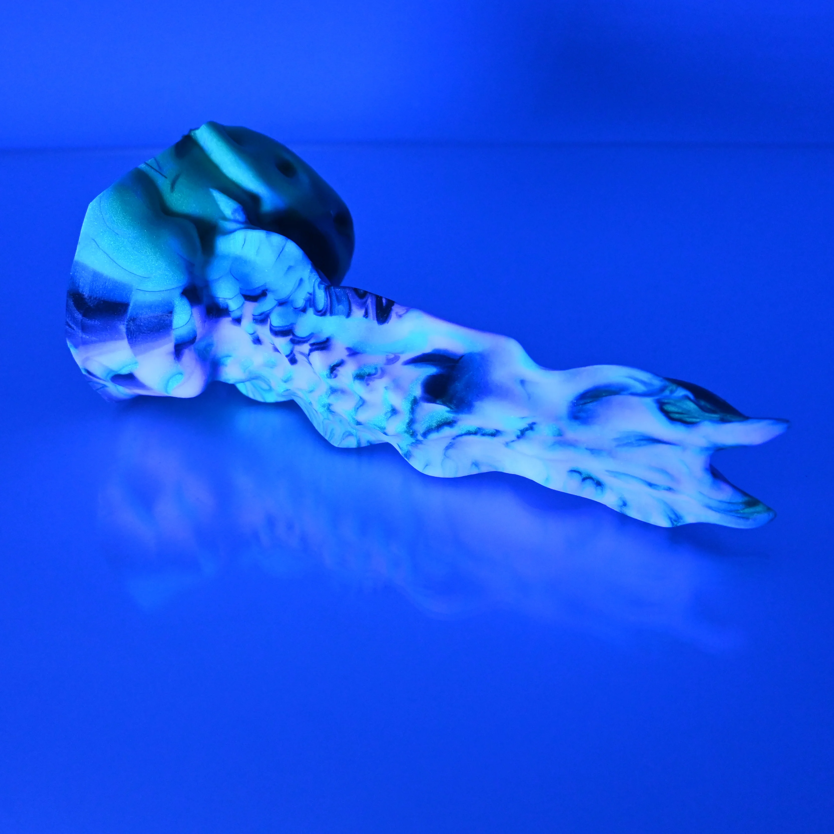 V1MCP17 Snark's Maw Mini 0050 UV GITD - Image 3