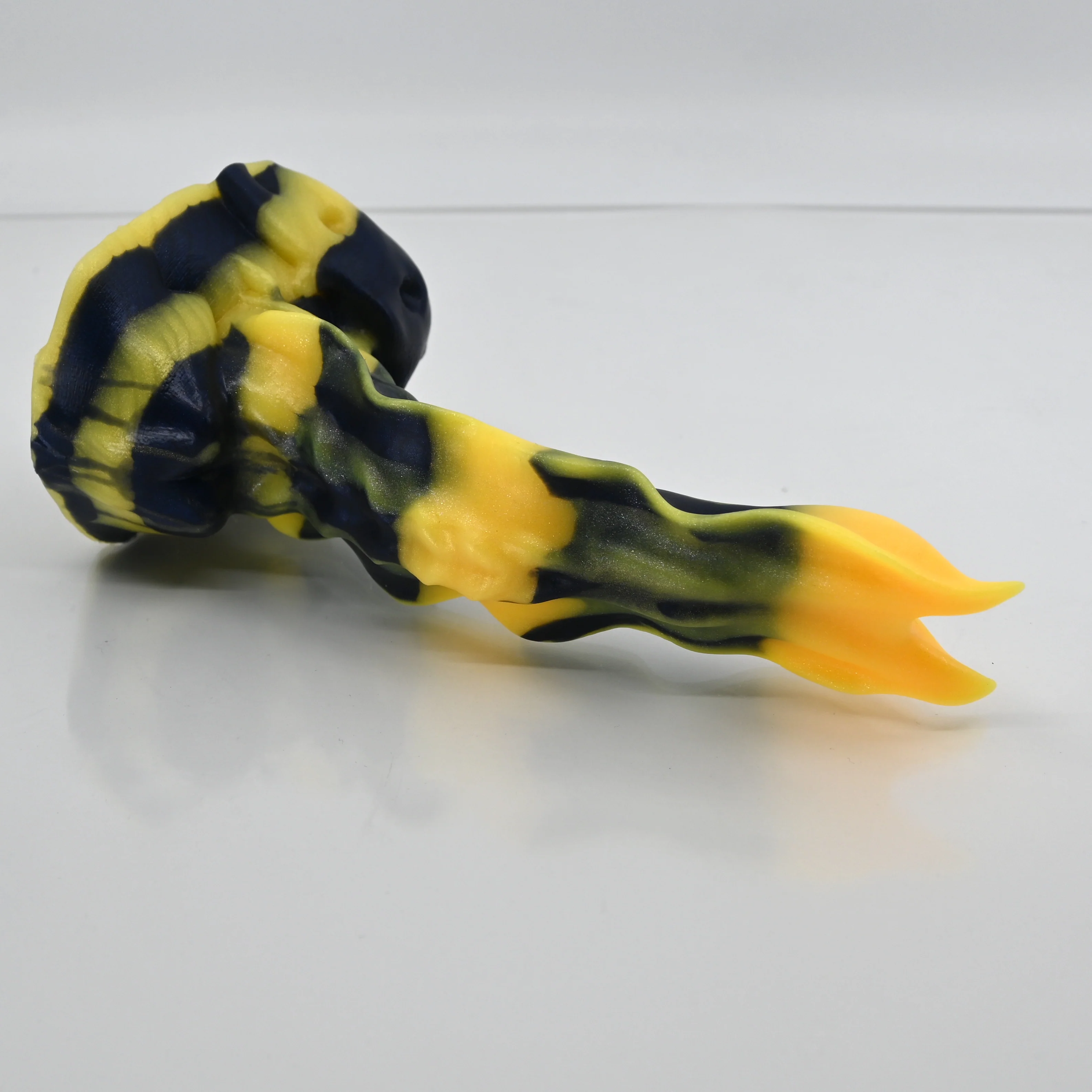 V1MCP14 Snark's Maw Mini 0050 UV GITD - Image 2