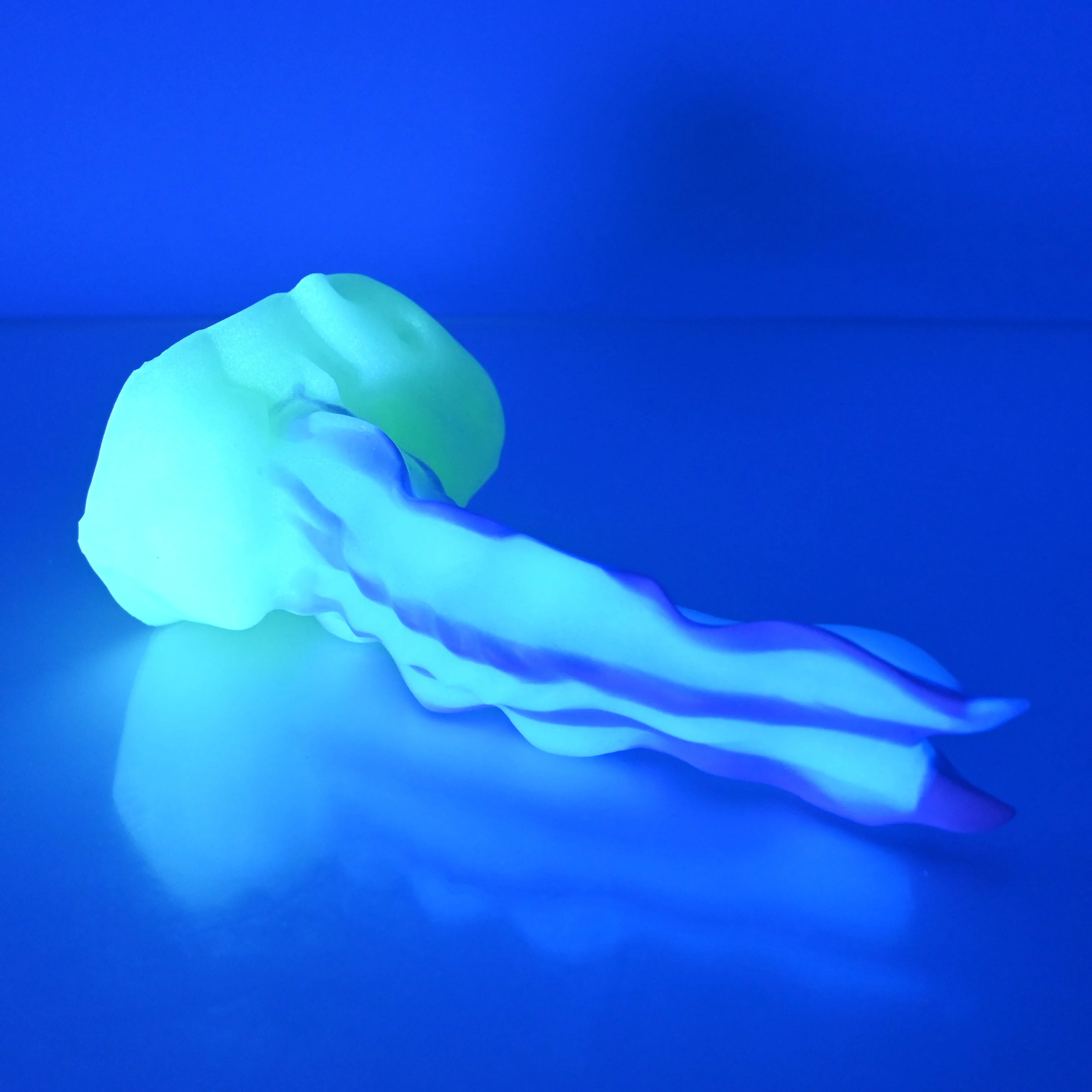 V1SCQ66 Snark's Maw Mini 0030 UV GITD - Image 3