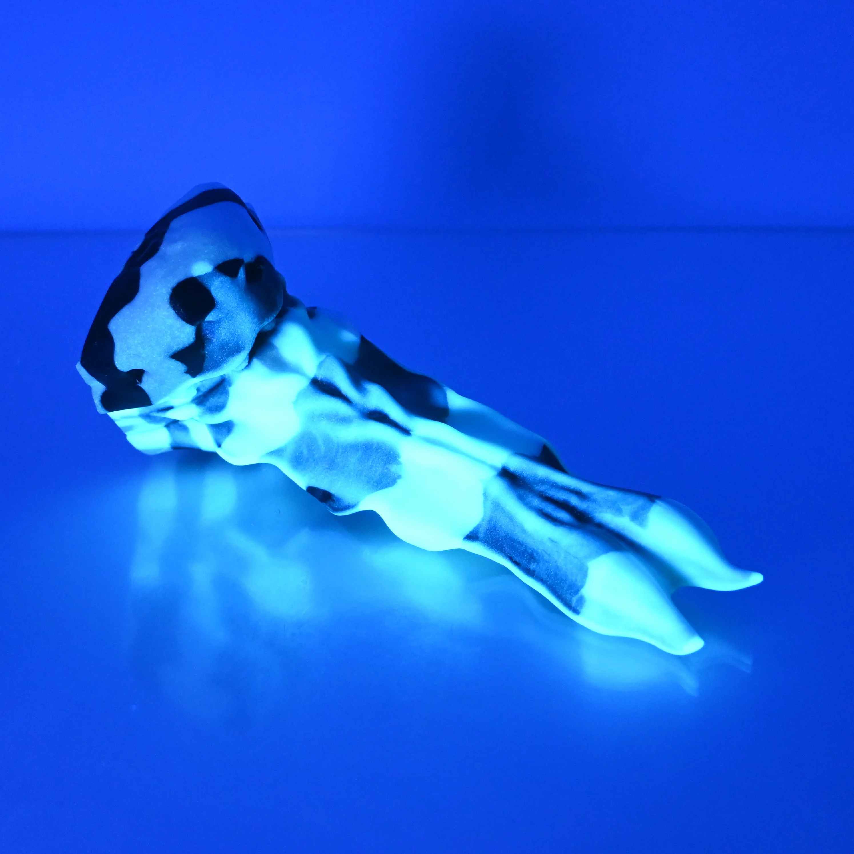 V1MCV83 Snark's Maw Mini 0050 UV GITD - Image 3
