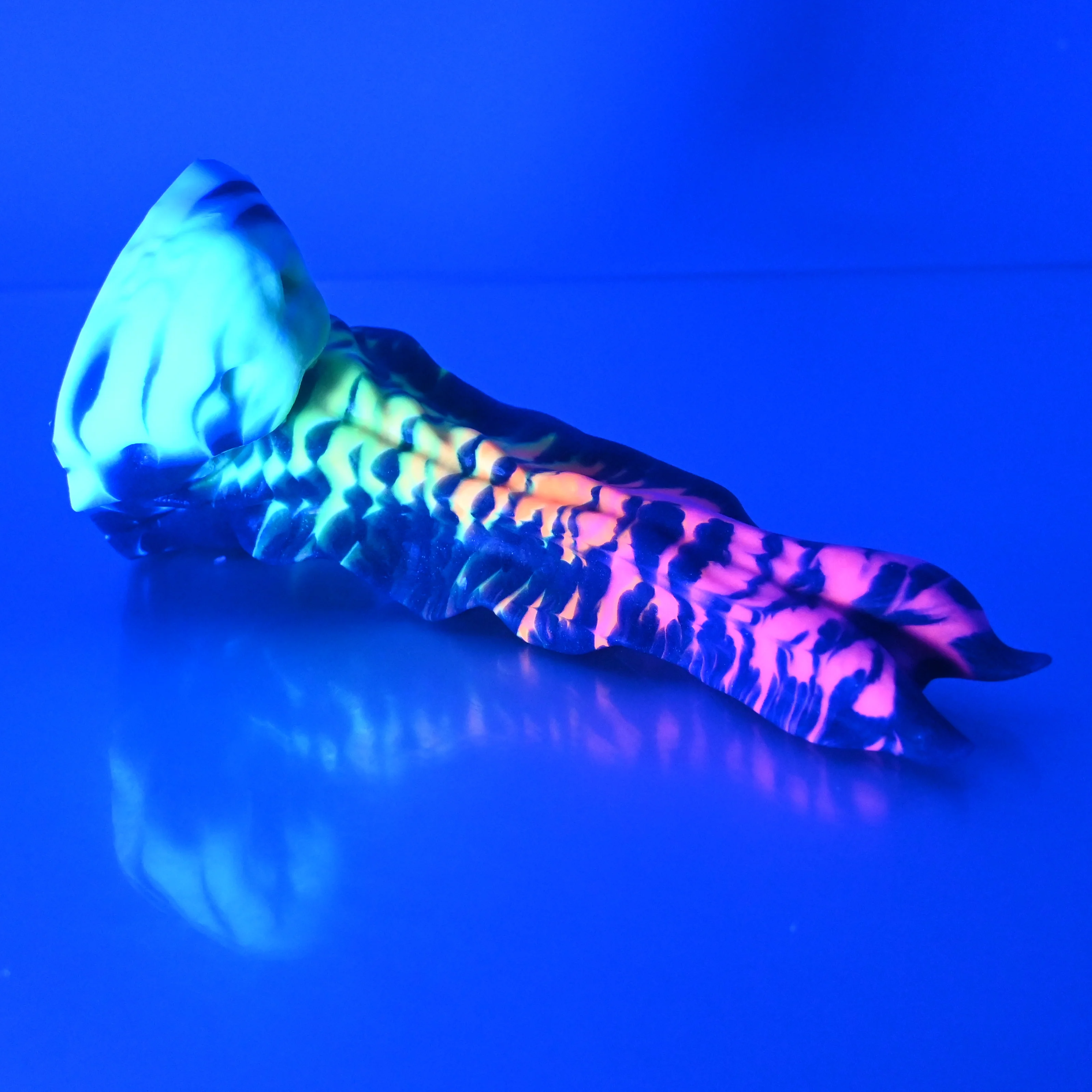 V1SCY46 Snark's Maw Mini 0030 UV GITD - Image 3