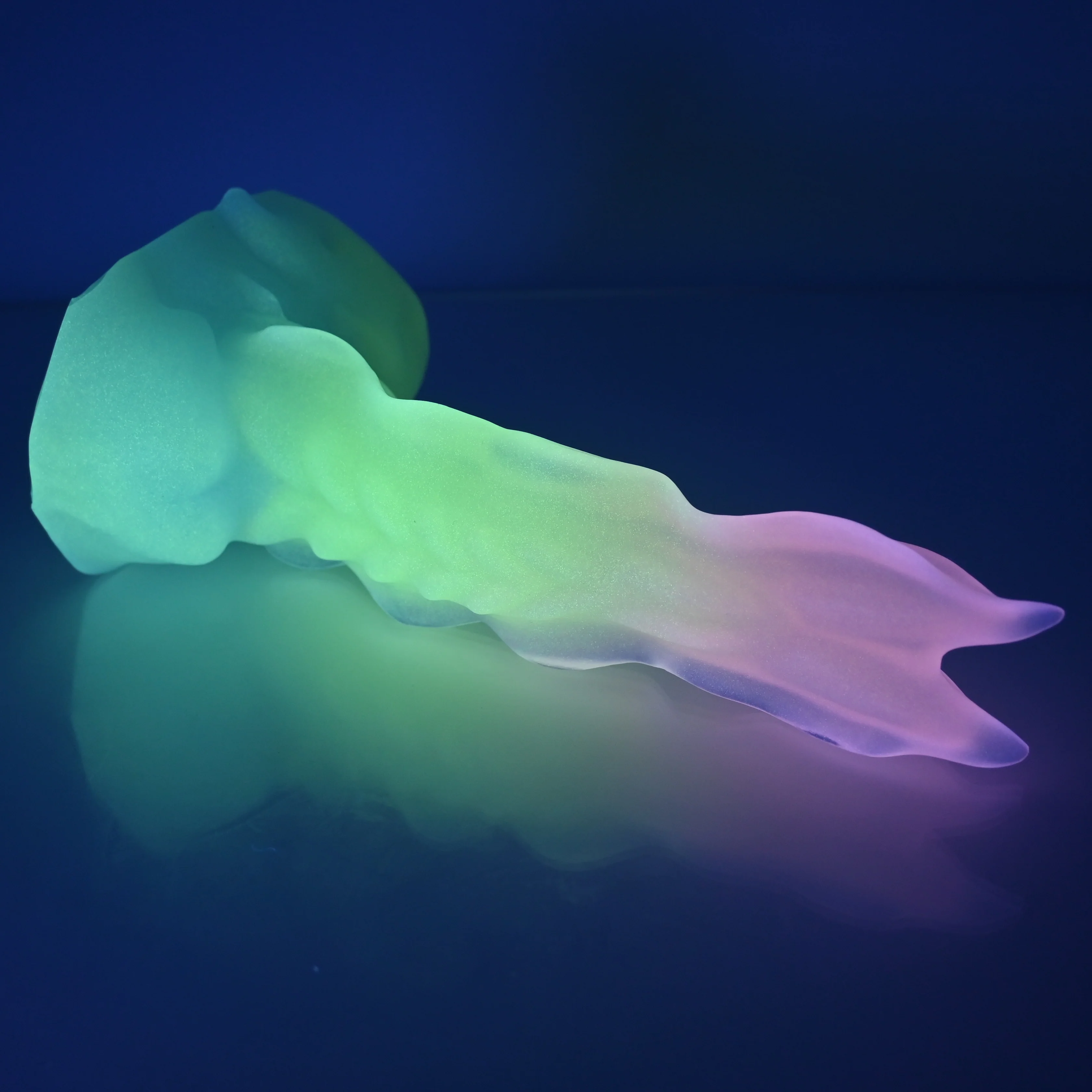 V2TCF89 Snark's Maw Small NC 0031 UV GITD - Image 3
