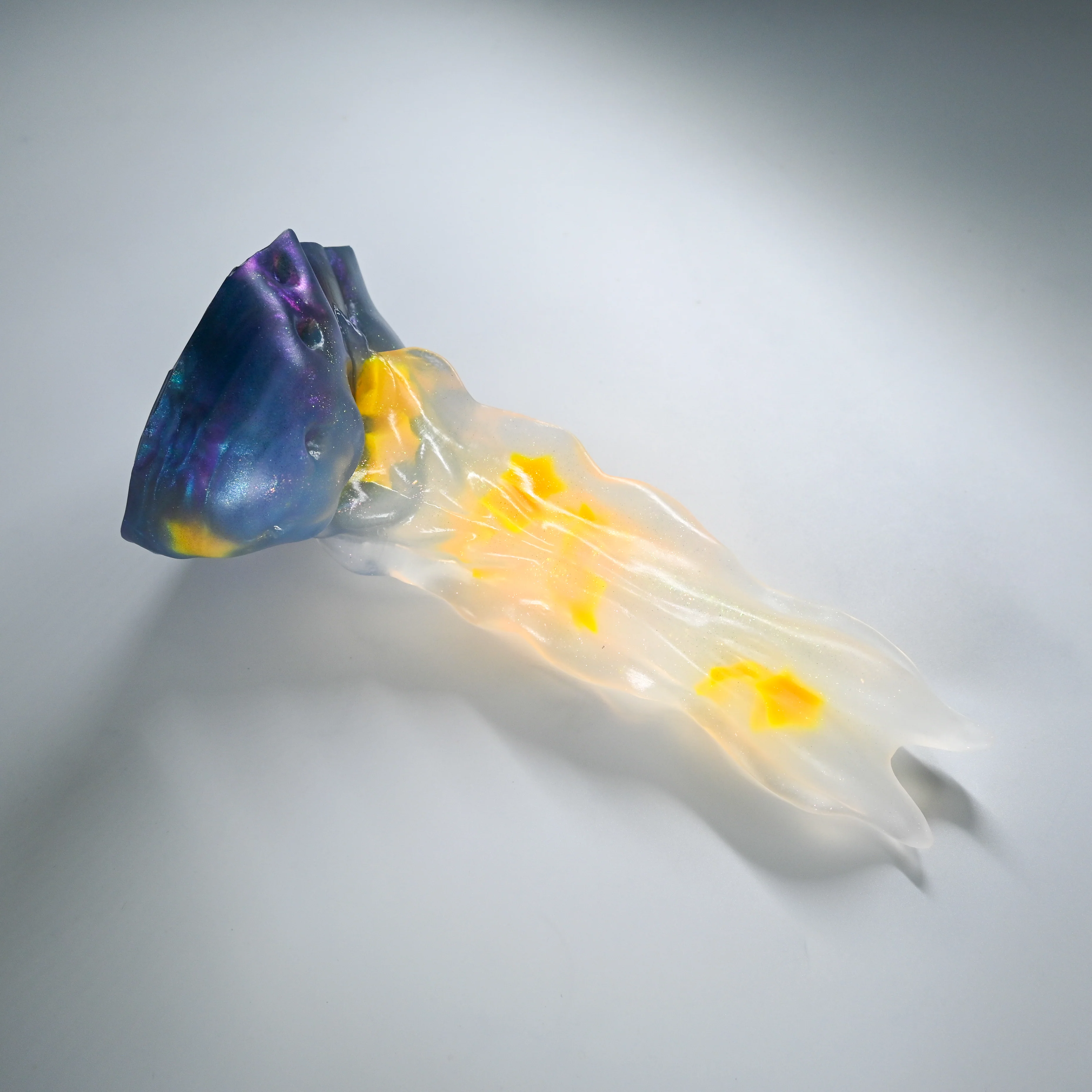 V2THR21 Snark's Maw Small NC 0031 UV GITD CS