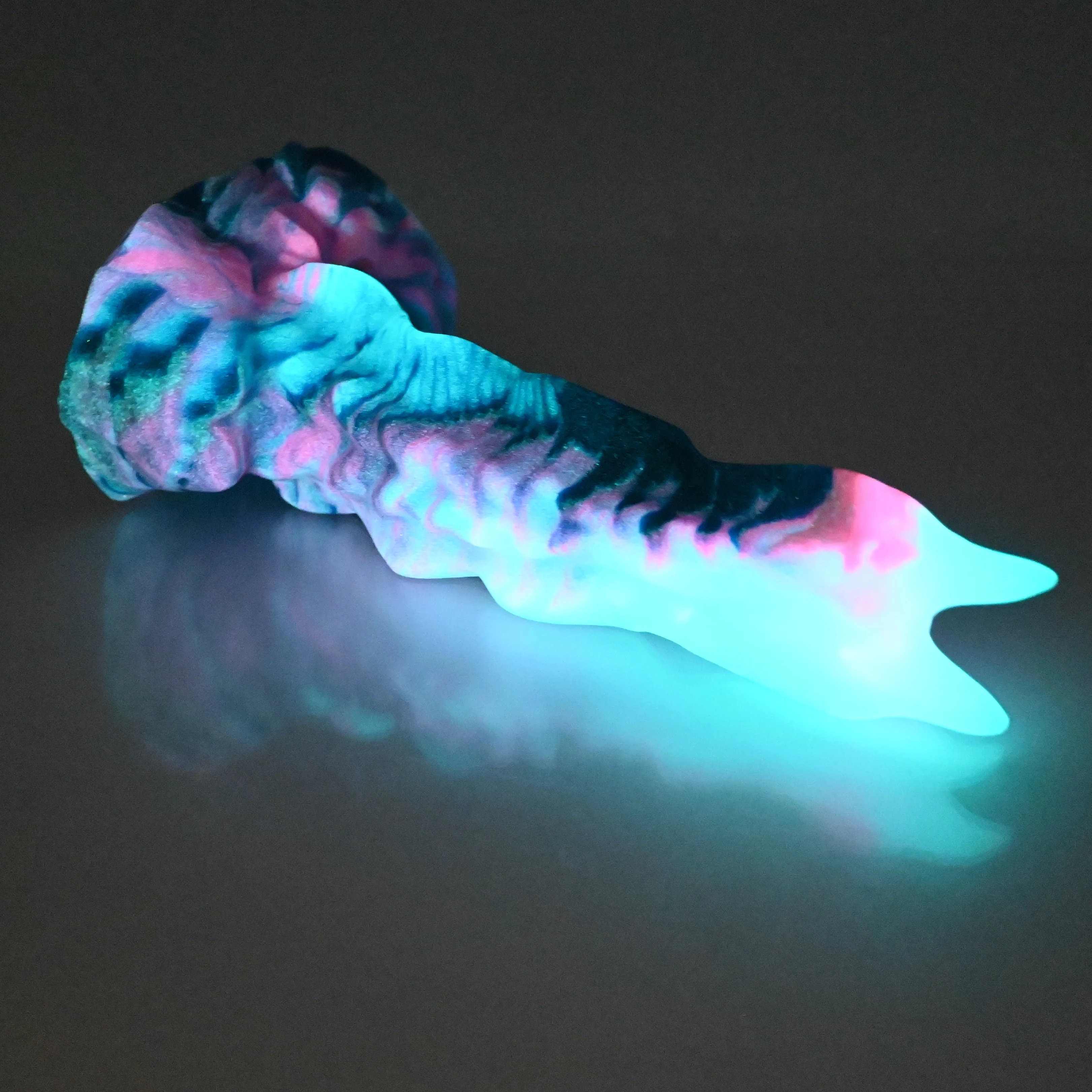 V2XCH37 Snark's Maw Small 0020 UV GITD - Image 4