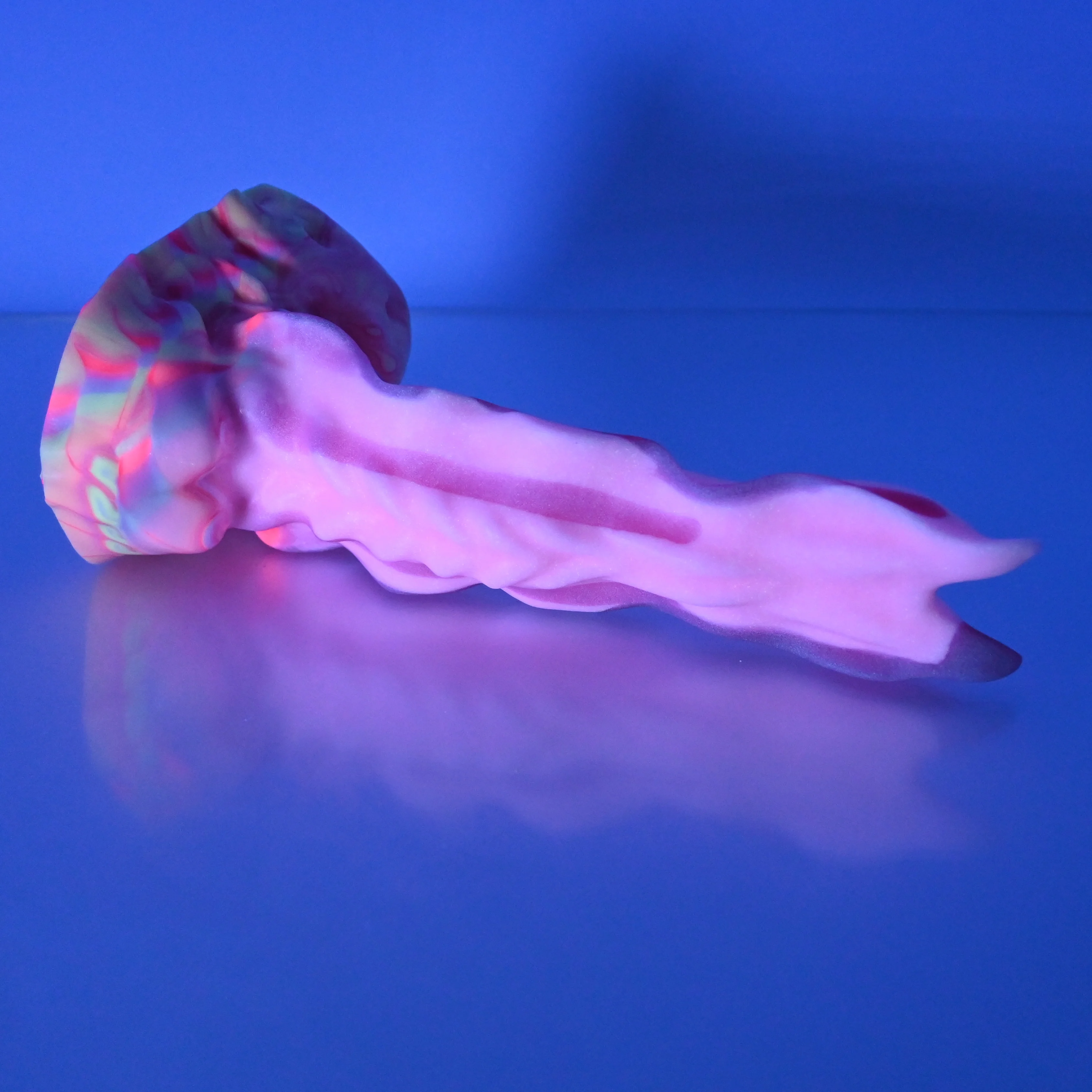 V2XCM95 Snark's Maw Small 0020 UV GITD - Image 3