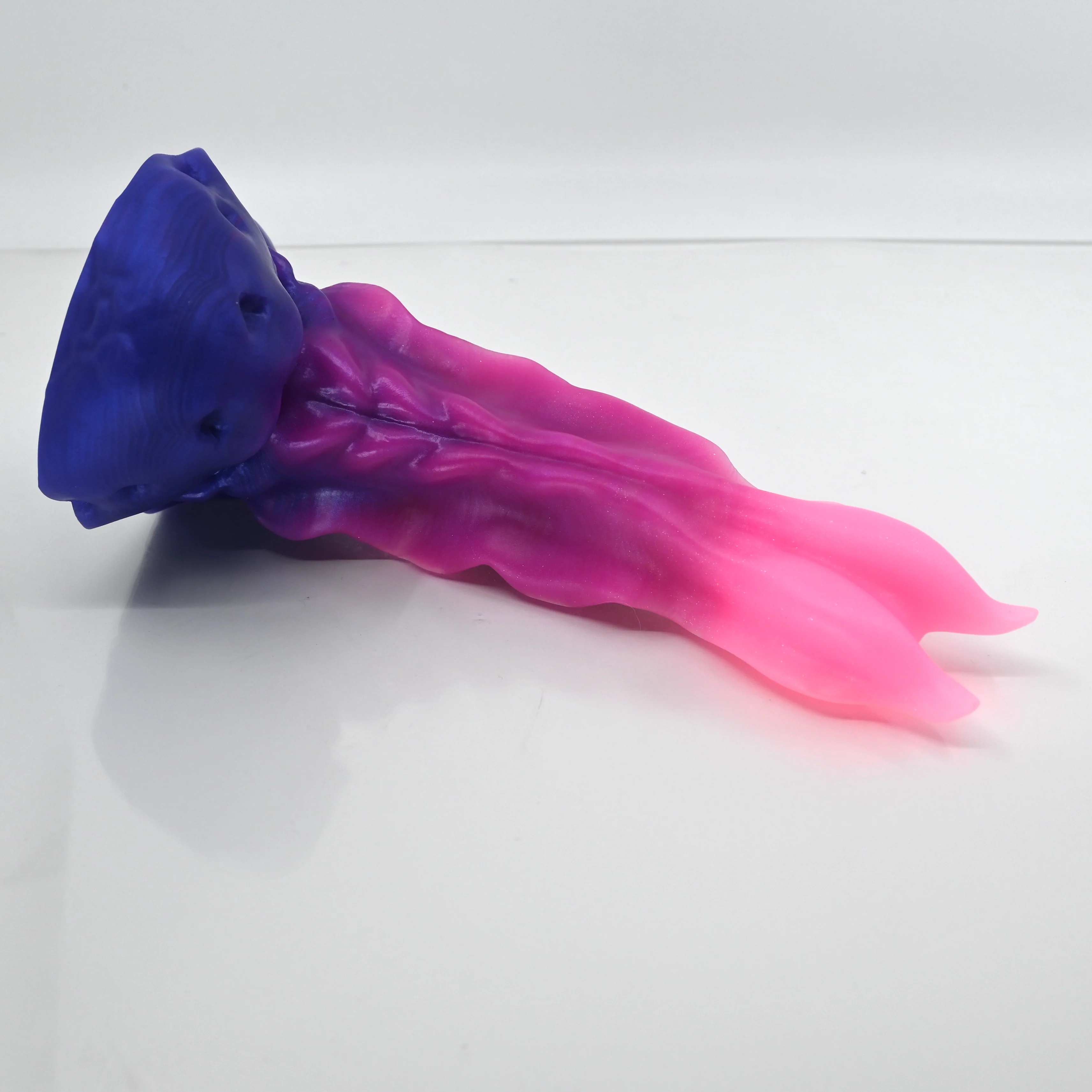 V2SCP27 Snark's Maw Small 0030 UV GITD
