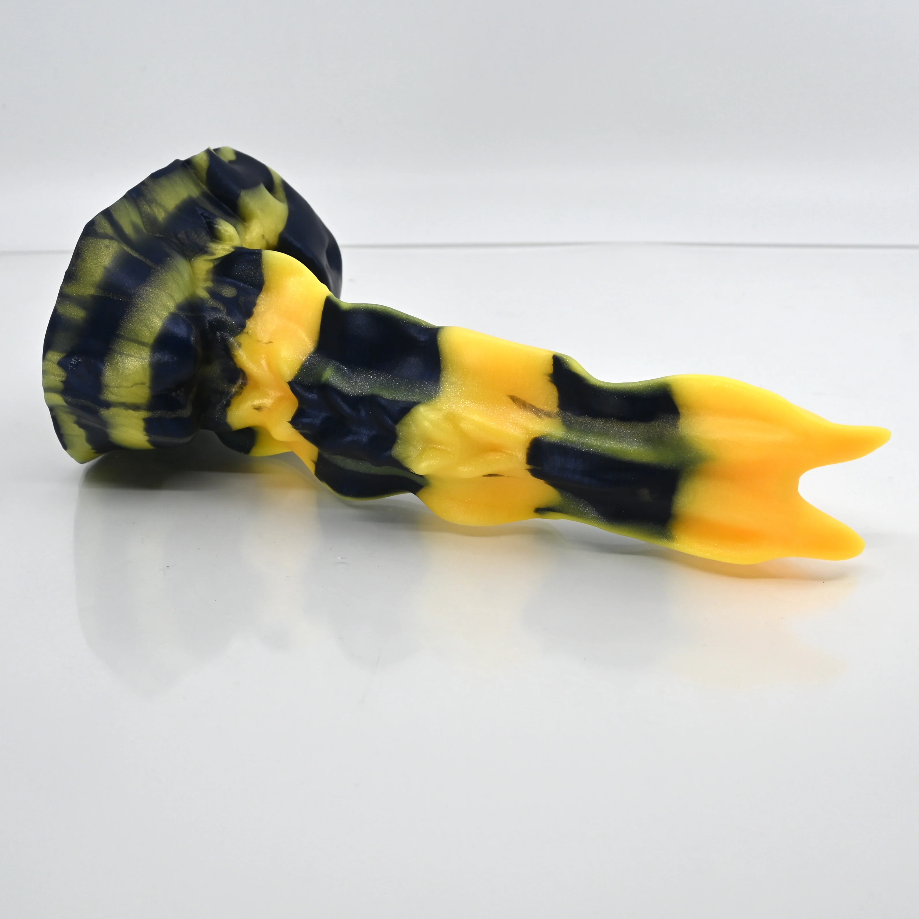 V2MCP23 Snark's Maw Small 0050 UV GITD - Image 2