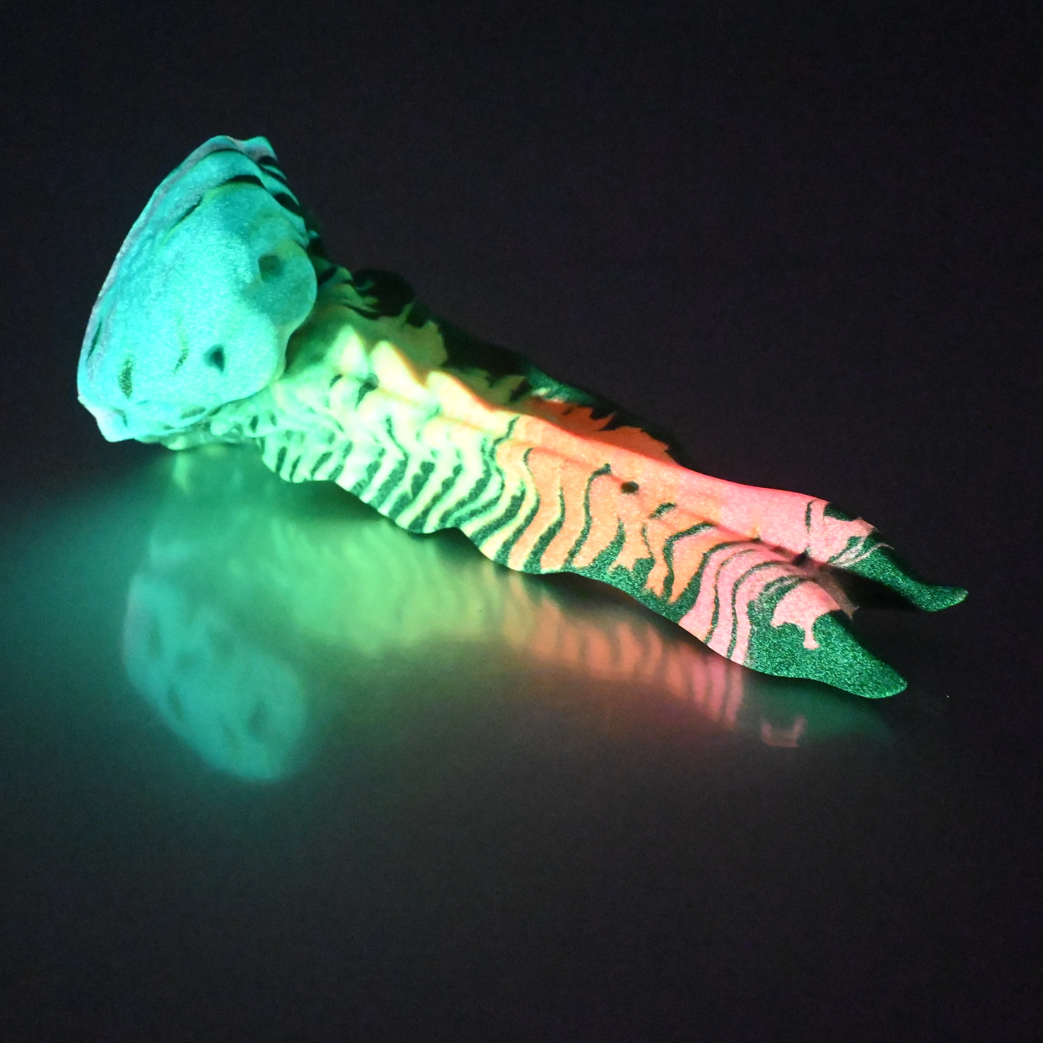 V2SCT26 Snark's Maw Small 0030 UV GITD - Image 4