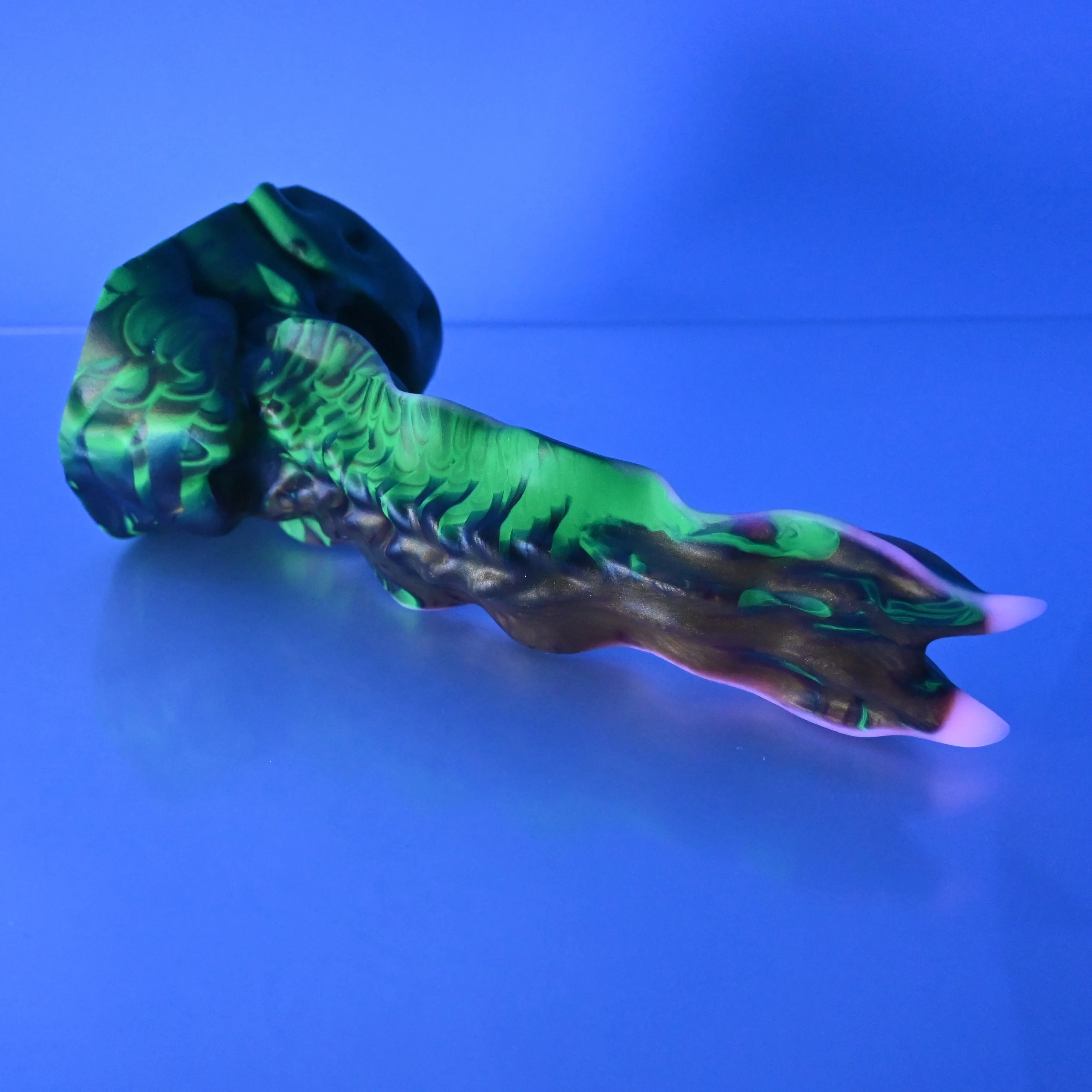 V2MCT25 Snark's Maw Small 0050 UV GITD - Image 3