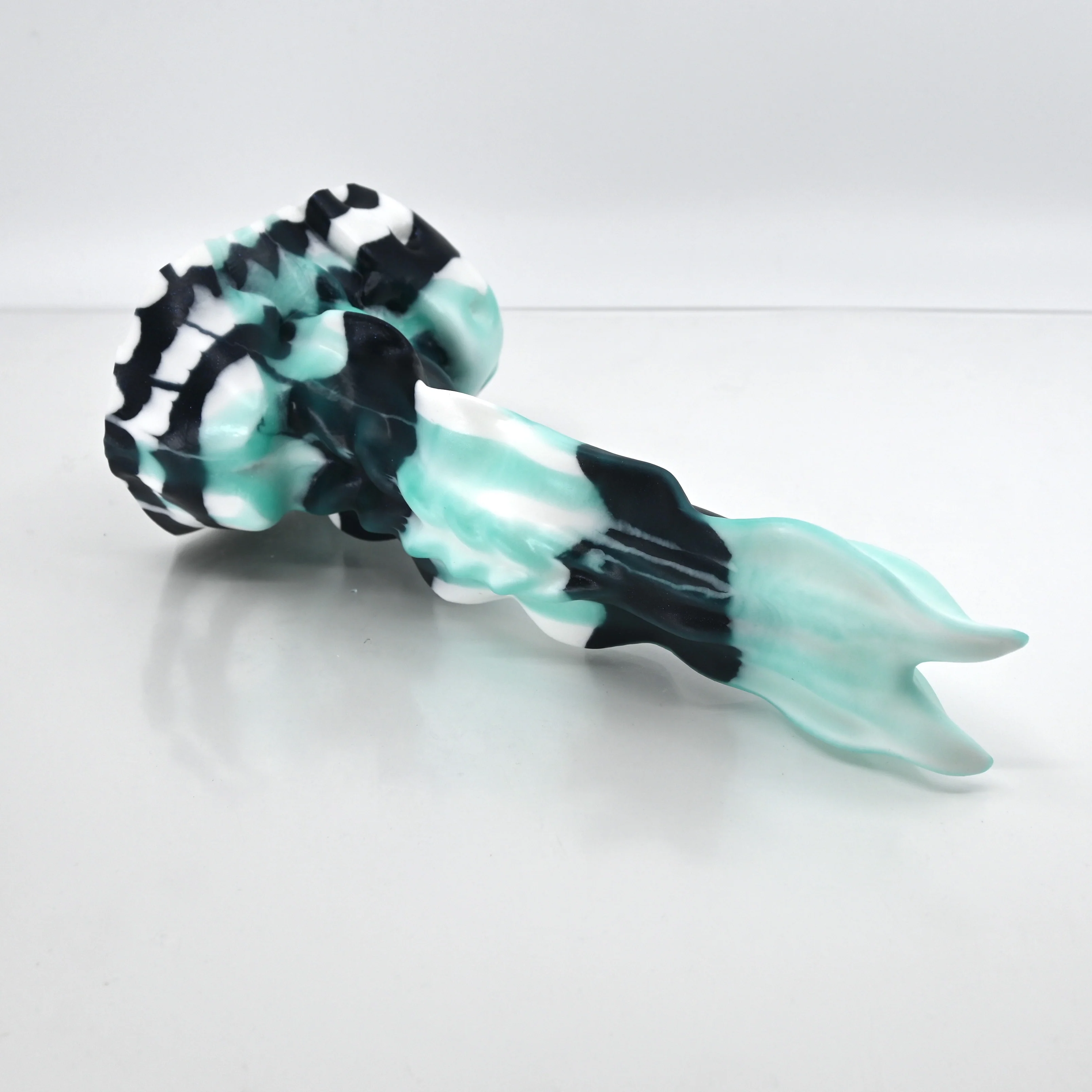 V2MCV82 Snark's Maw Small 0050 UV GITD - Image 2