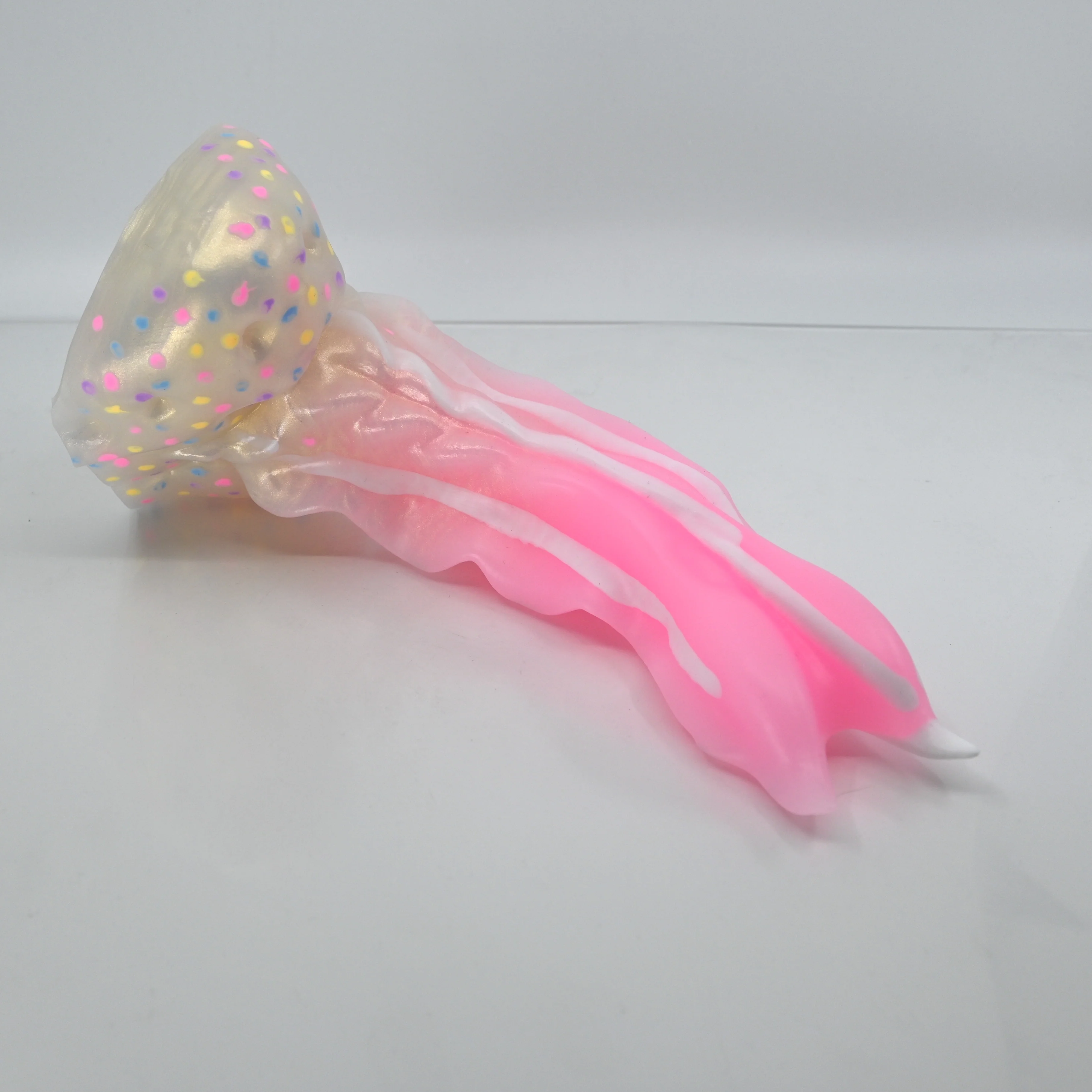 V2SCV81 Snark's Maw Small 0030 UV GITD