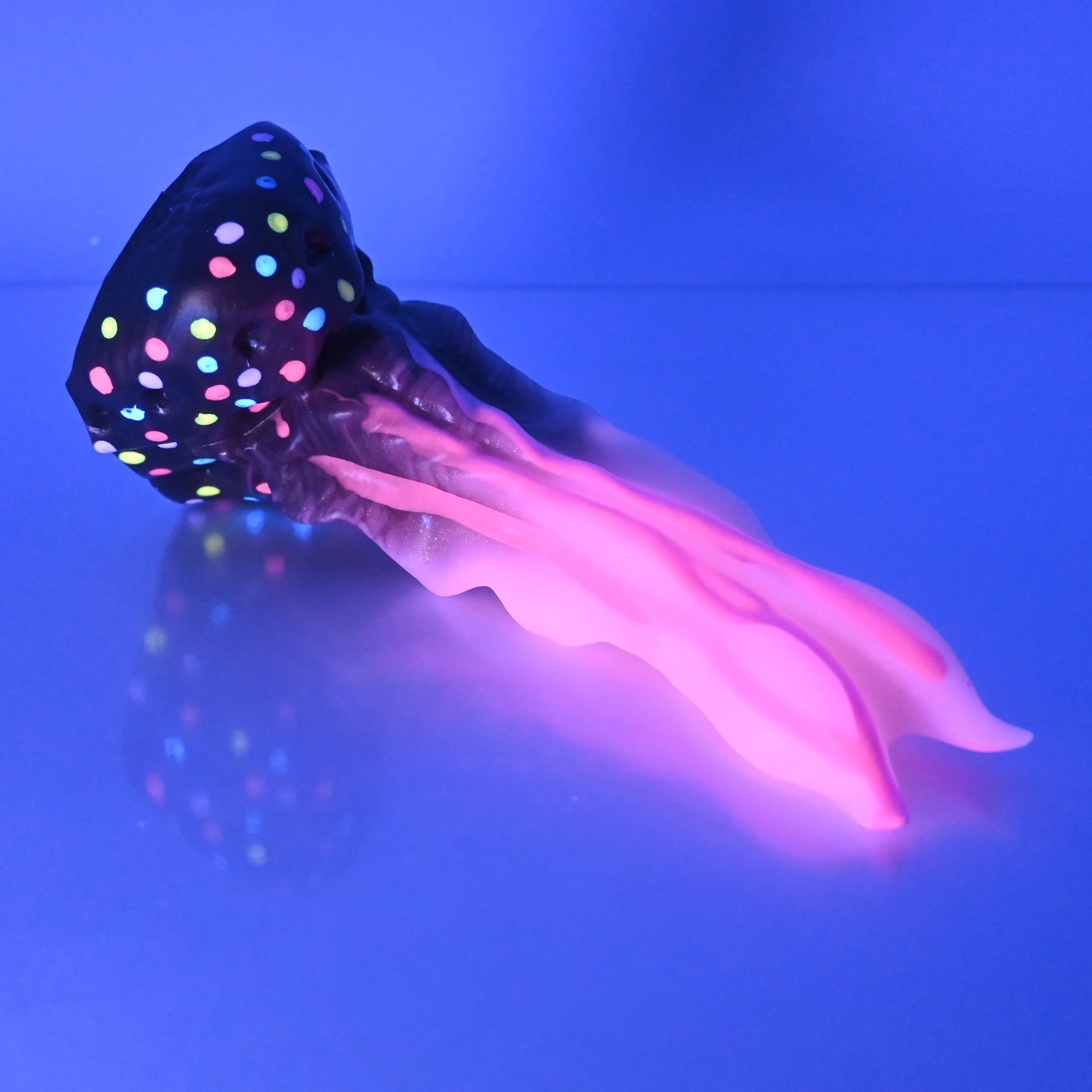 V2SCX08 Snark's Maw Small 0030 UV GITD - Image 3