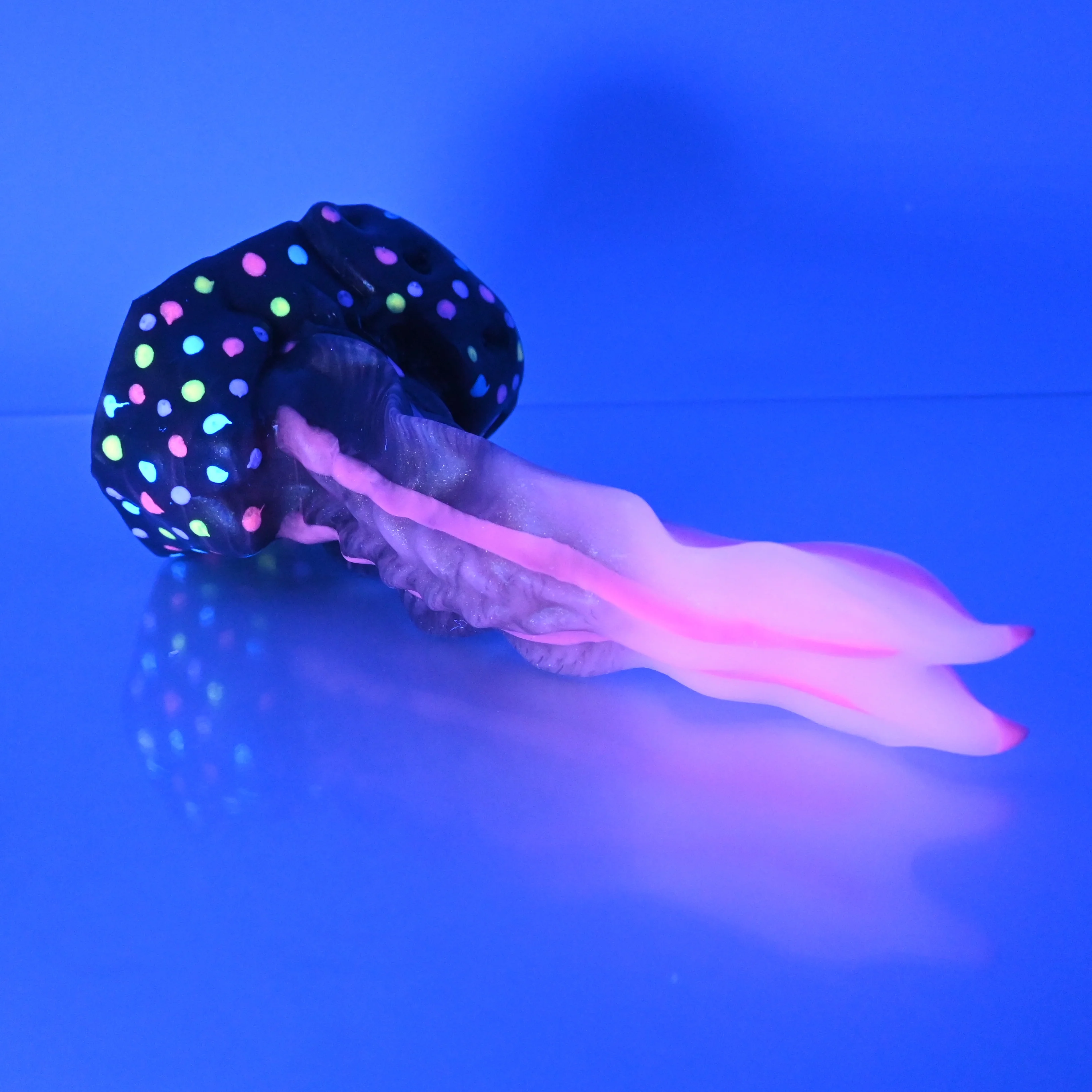 V2SCY44 Snark's Maw Small 0030 UV GITD - Image 3