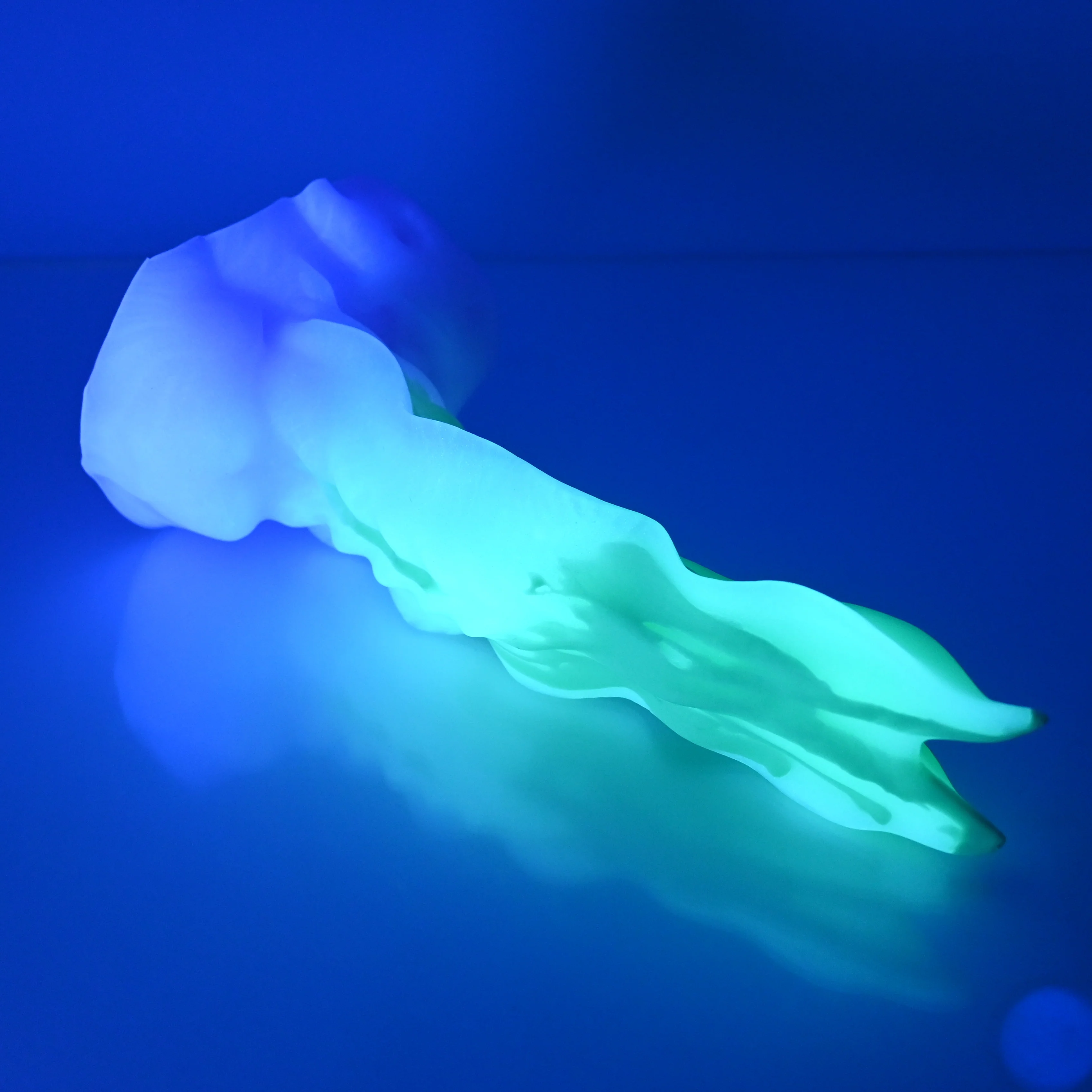 V2SDU17 Snark's Maw Small 0030 UV GITD - Image 3