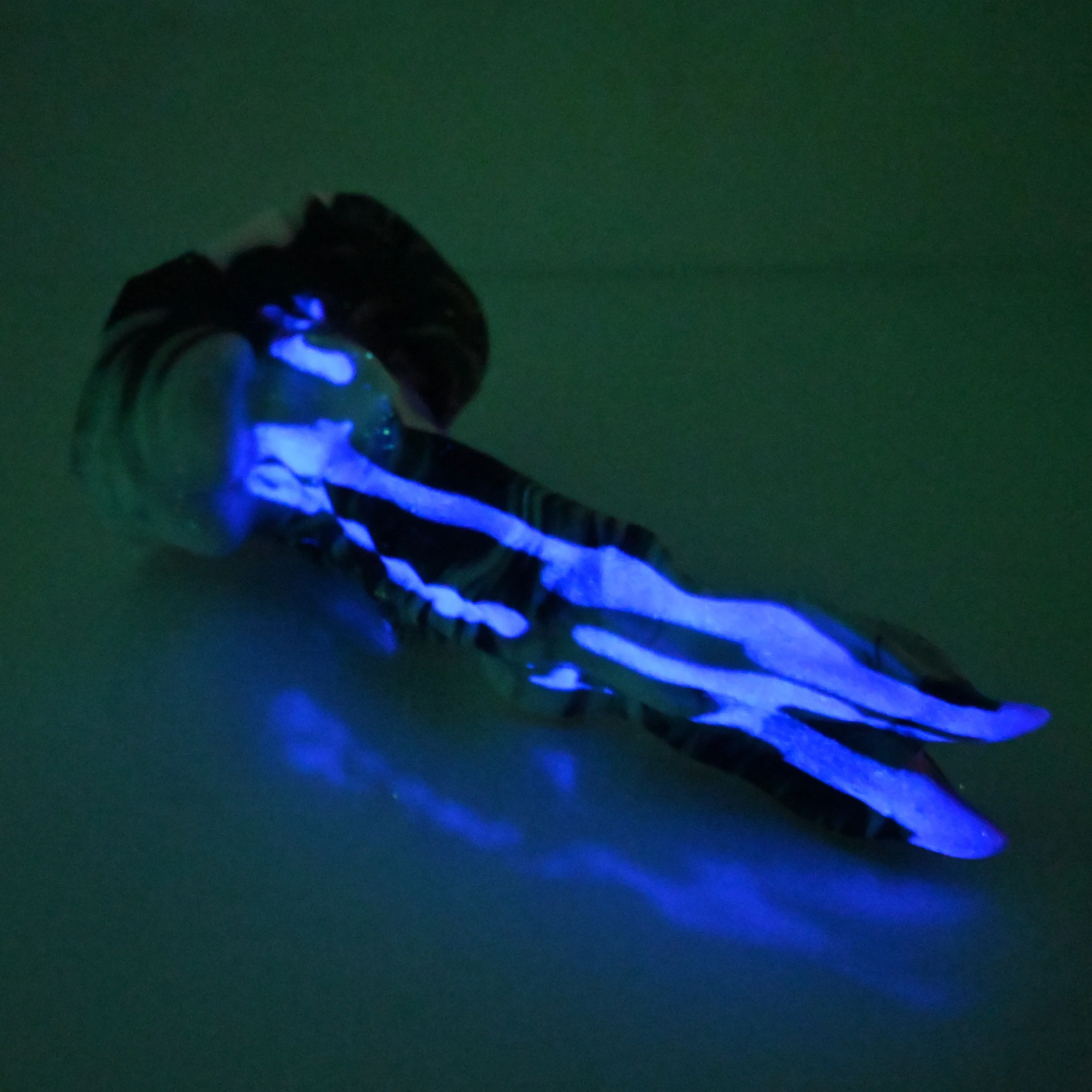 V2SDU18 Snark's Maw Small 0030 UV GITD - Image 4
