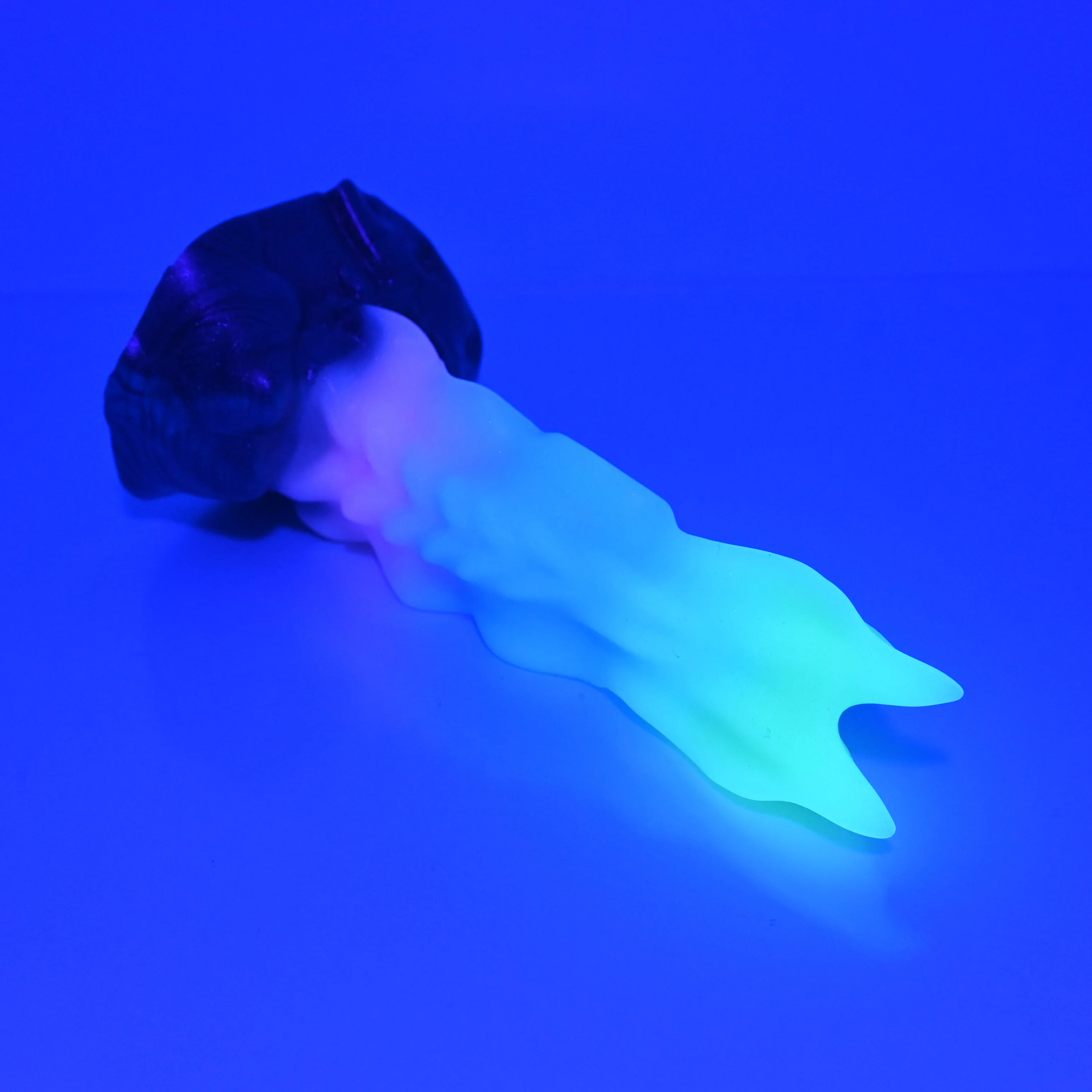 V2SBM06 Snark's Maw Small 0030 UV GITD - Image 3