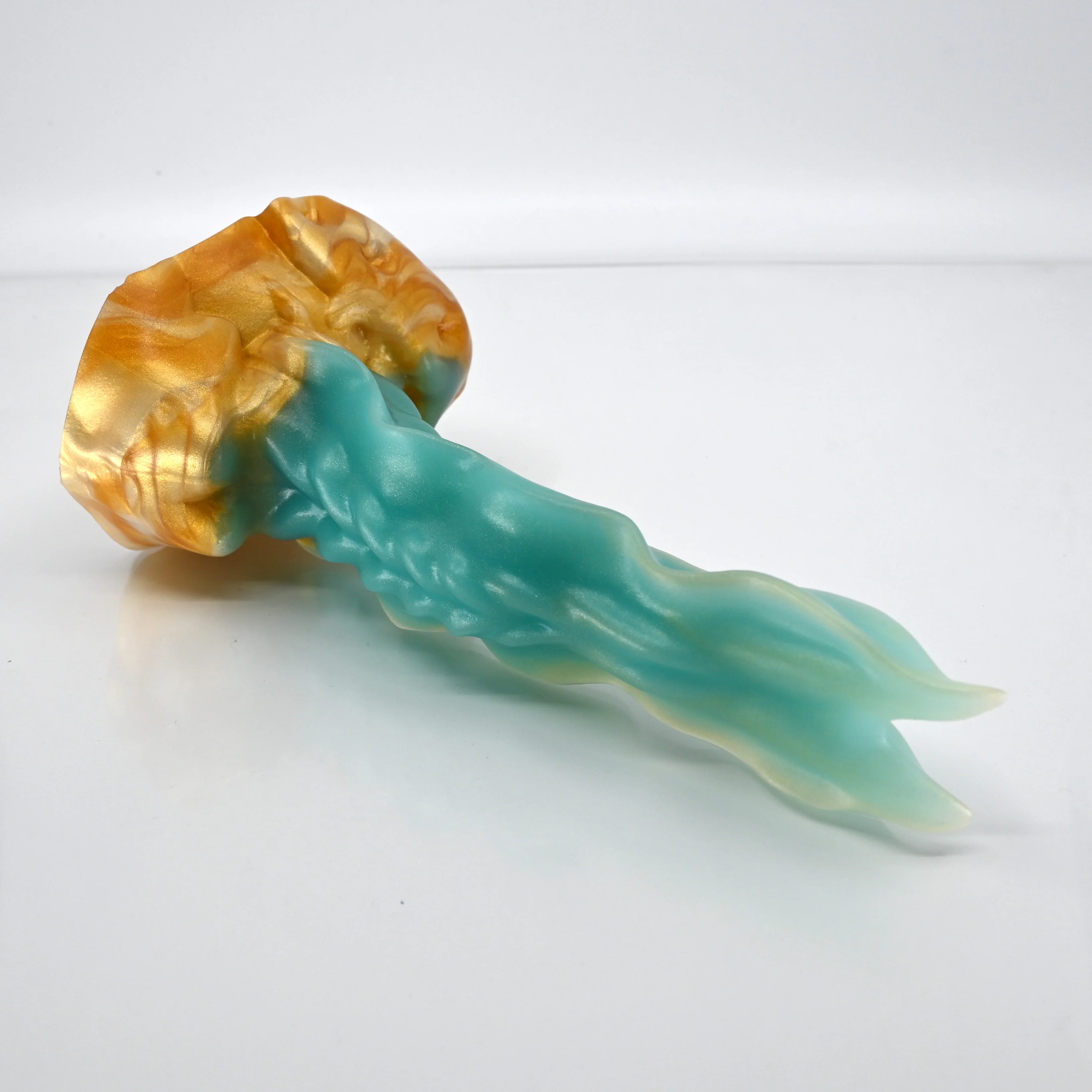 V2SCC91 Snark's Maw Small 0030 UV GITD - Image 2