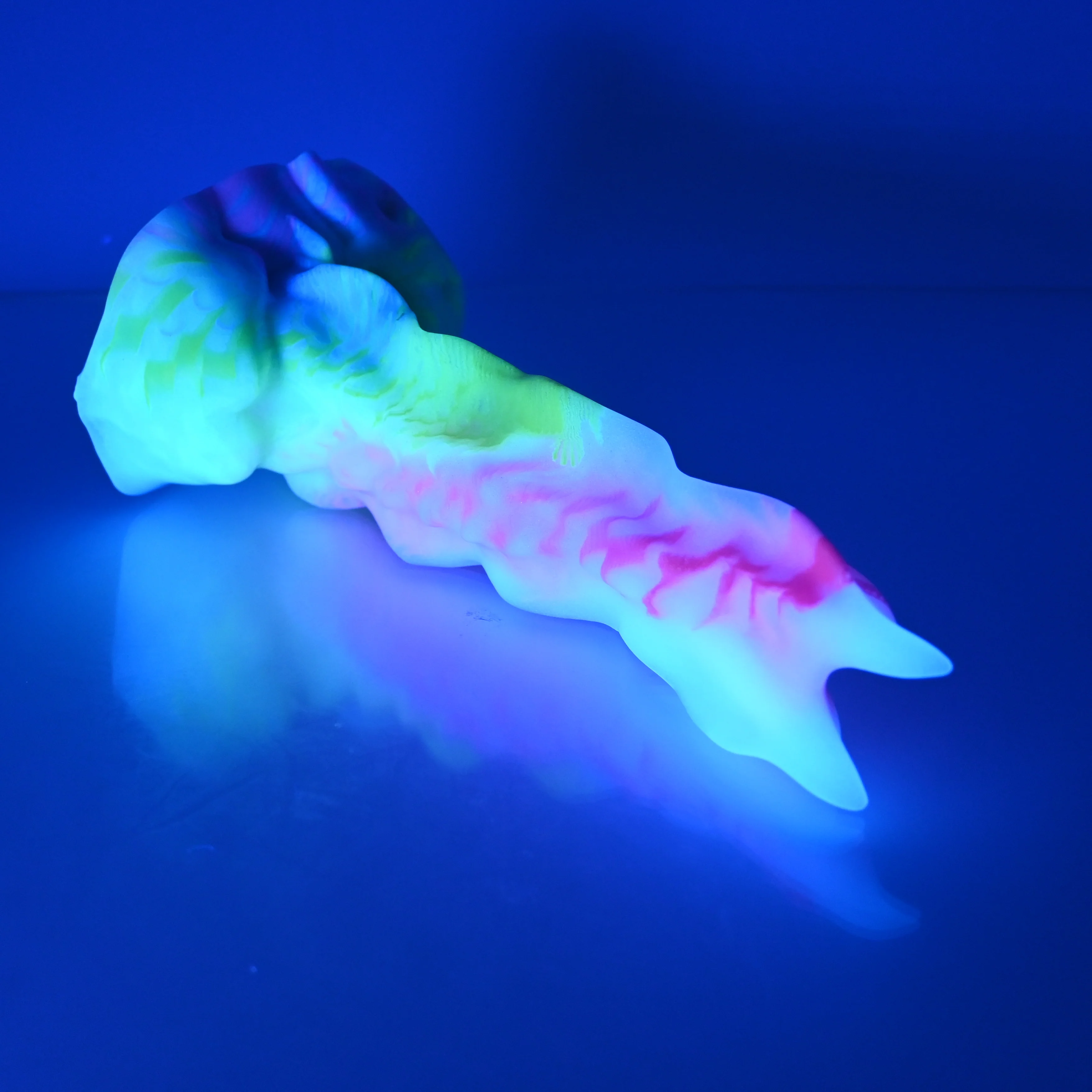 V2XCF96 Snark's Maw Small 0020 UV GITD - Image 3