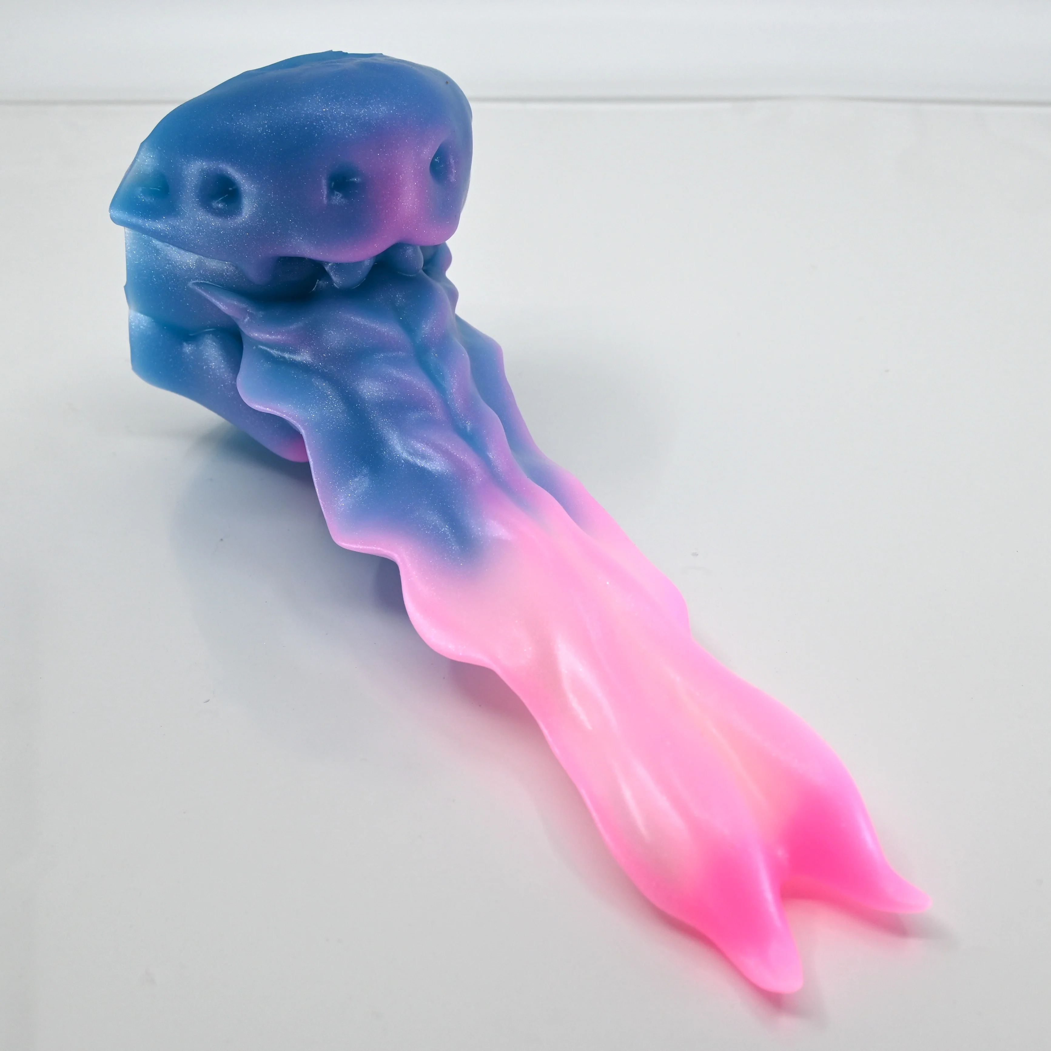 V2MBC30 Snark's Maw Small Medium UV GITD