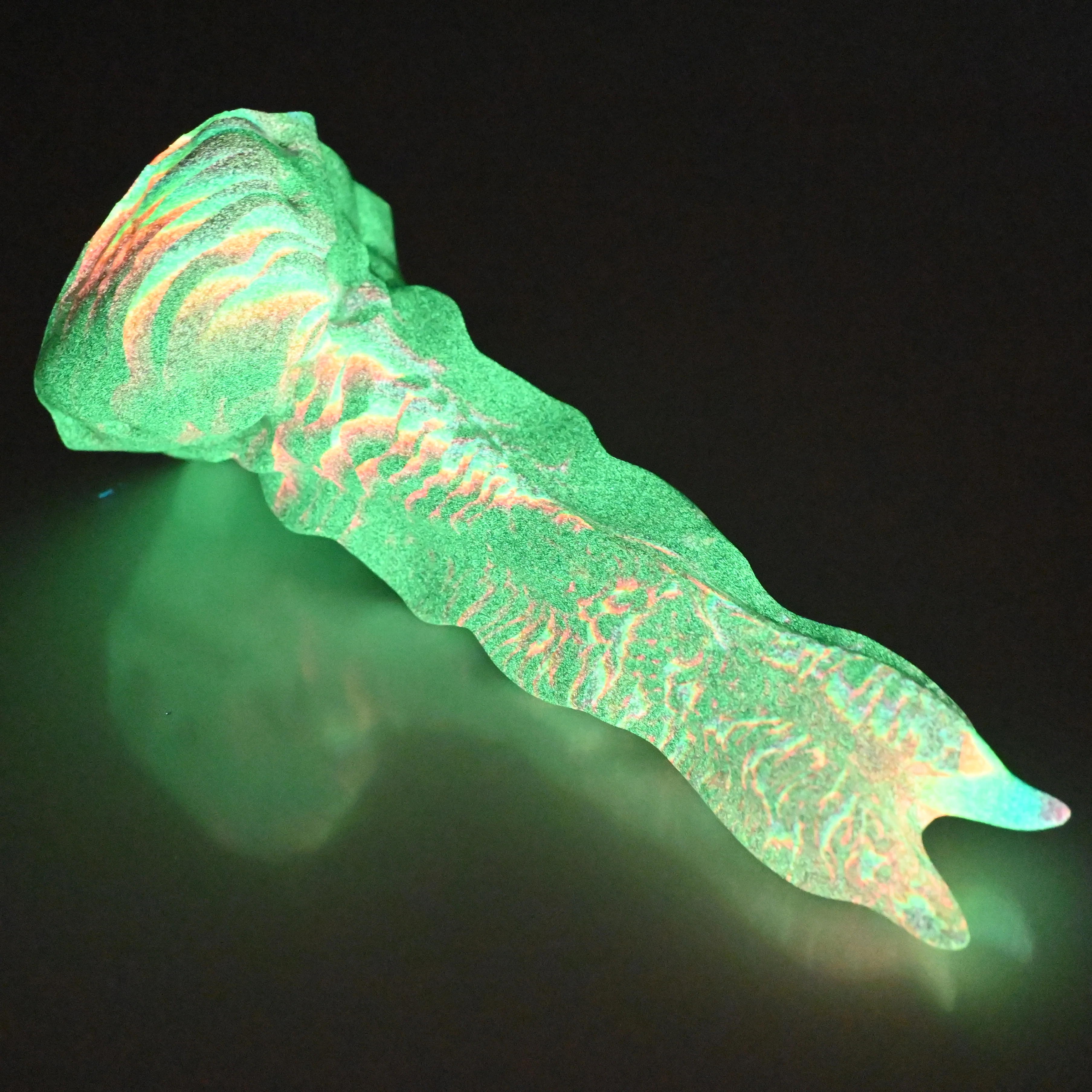 V2MBC33 Snark's Maw Small Medium UV GITD - Image 5