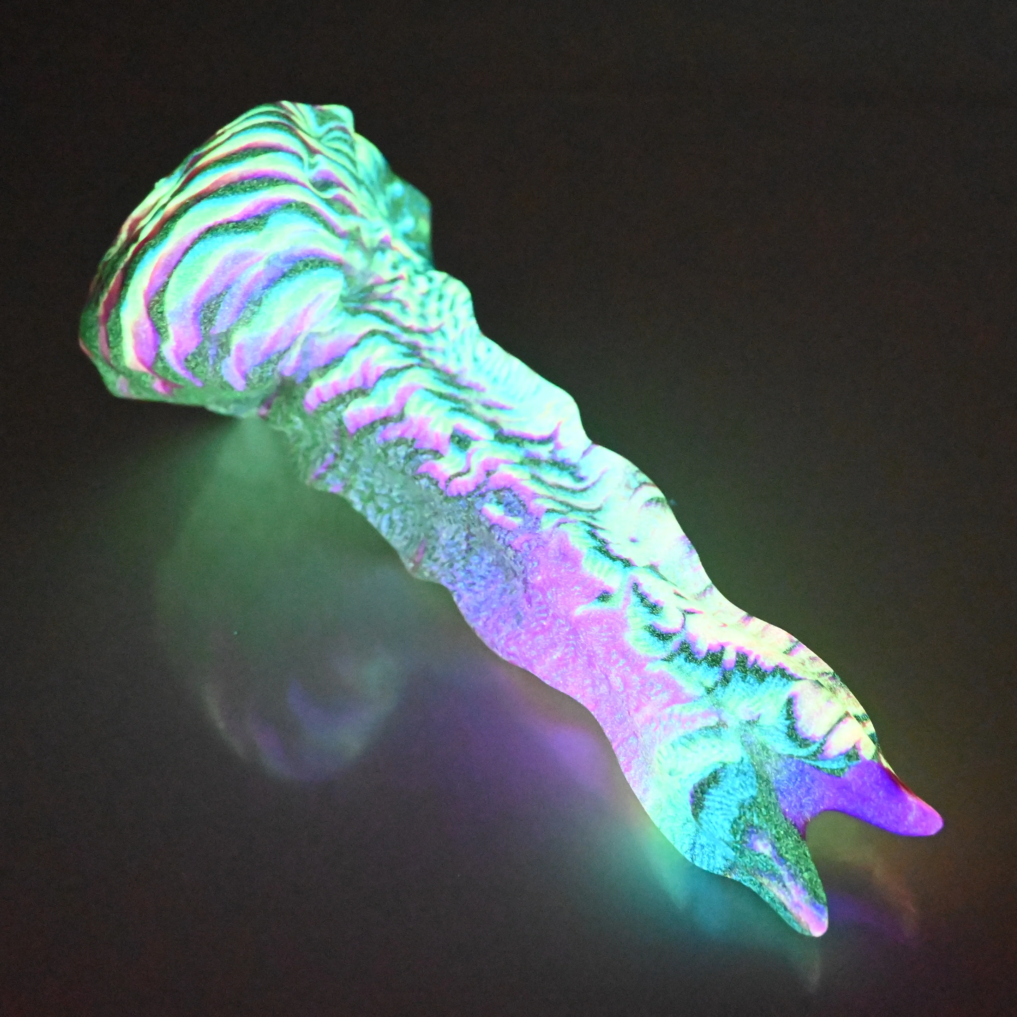 V2MBC34 Snark's Maw Small Medium UV GITD - Image 4