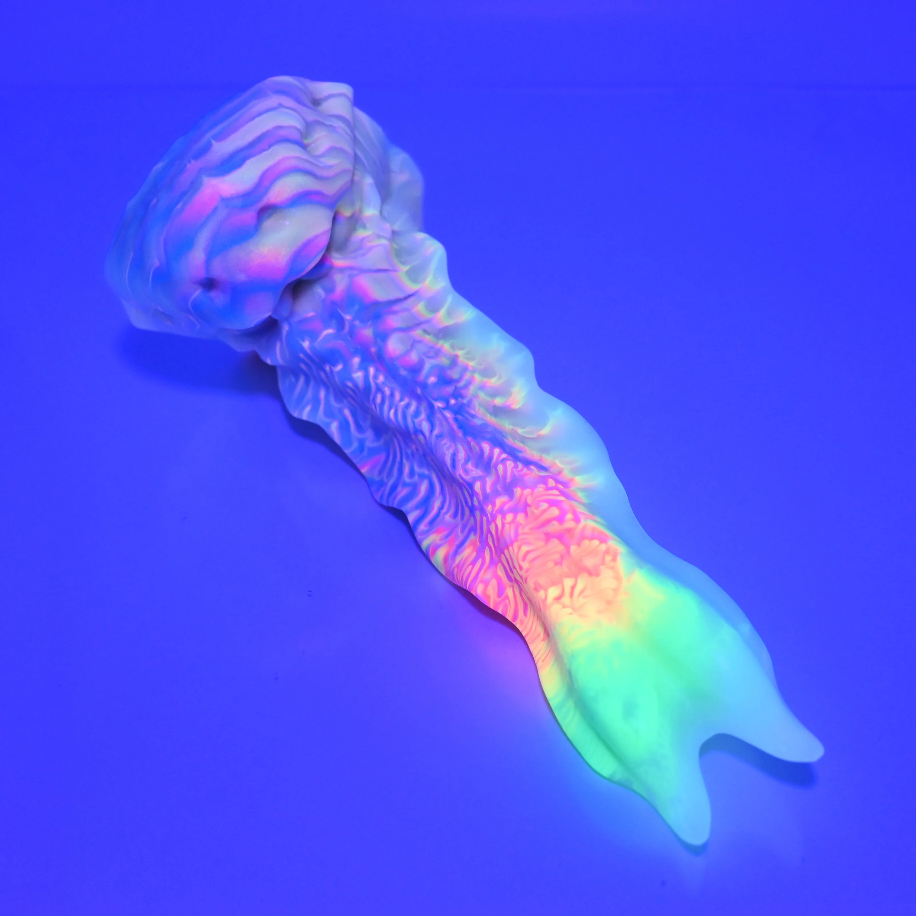 V2MBD36 Snark's Maw Small Medium UV GITD - Image 3