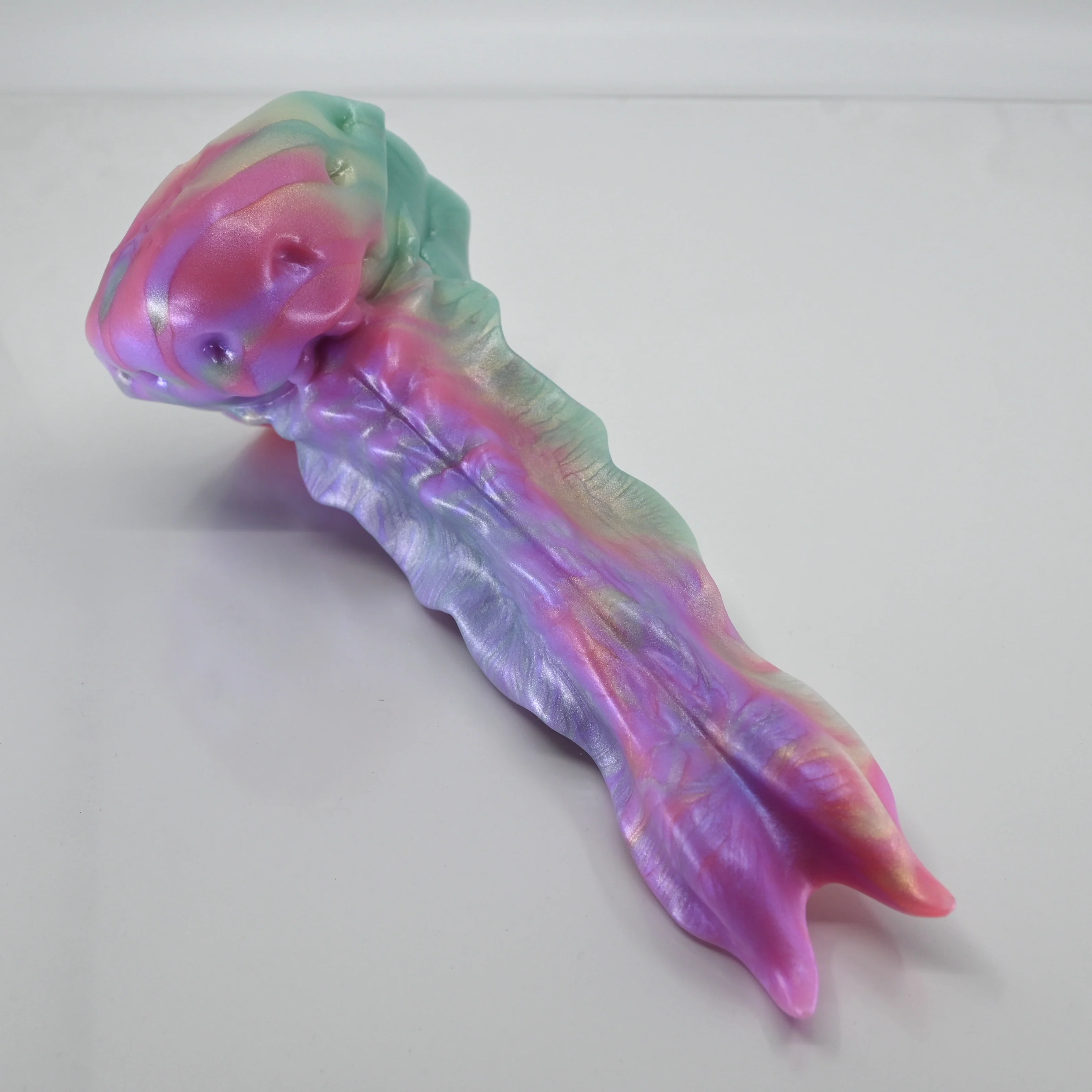 V2MBD40 Snark's Maw Small Medium GITD