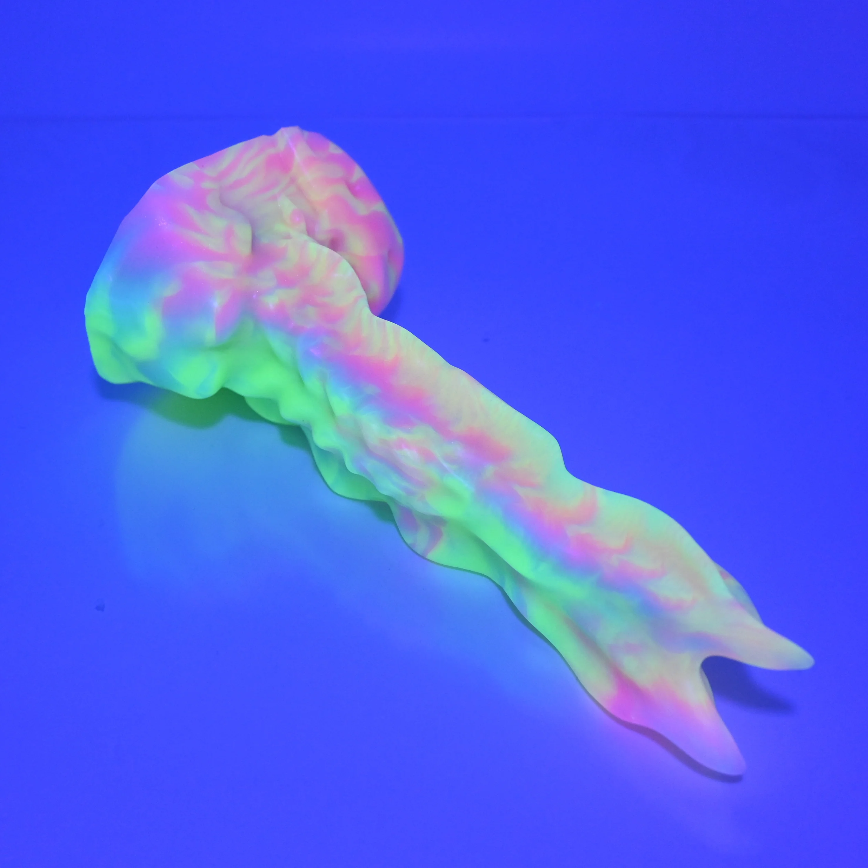 V2MBE22 Snark's Maw Small Medium UV GITD - Image 3