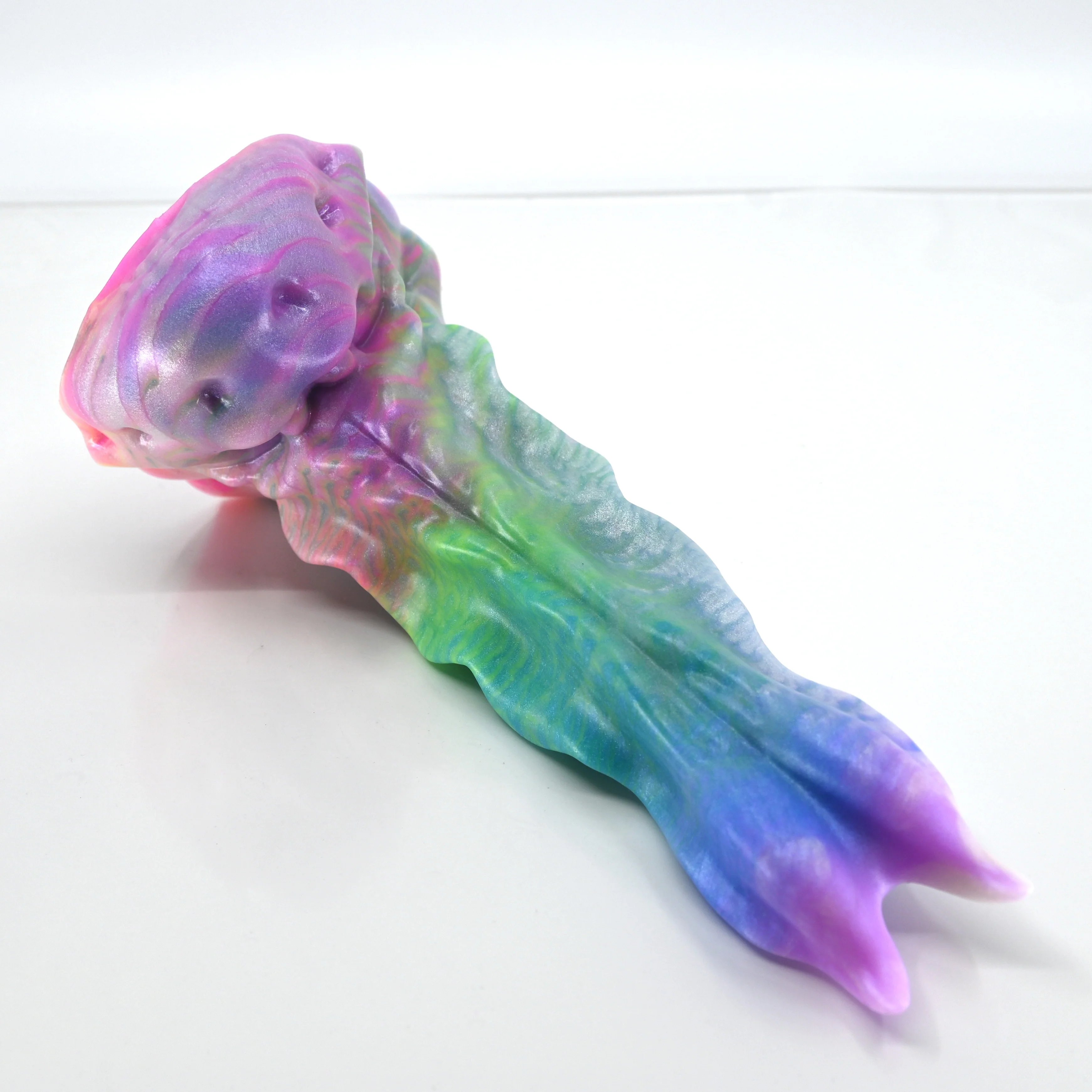 V2MBF17 Snark's Maw Small Medium UV GITD