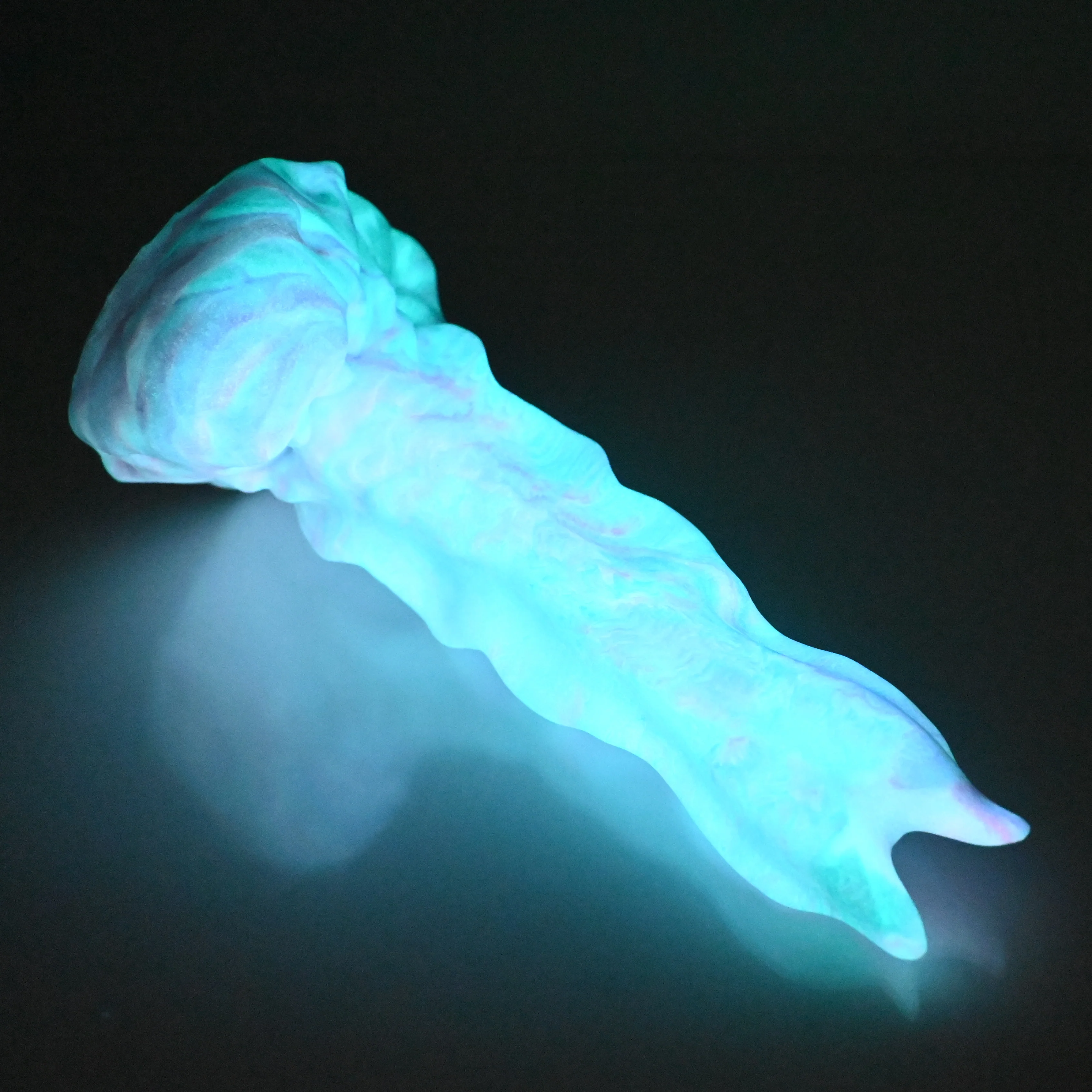V2MBG18 Snark's Maw Small Medium UV GITD - Image 4