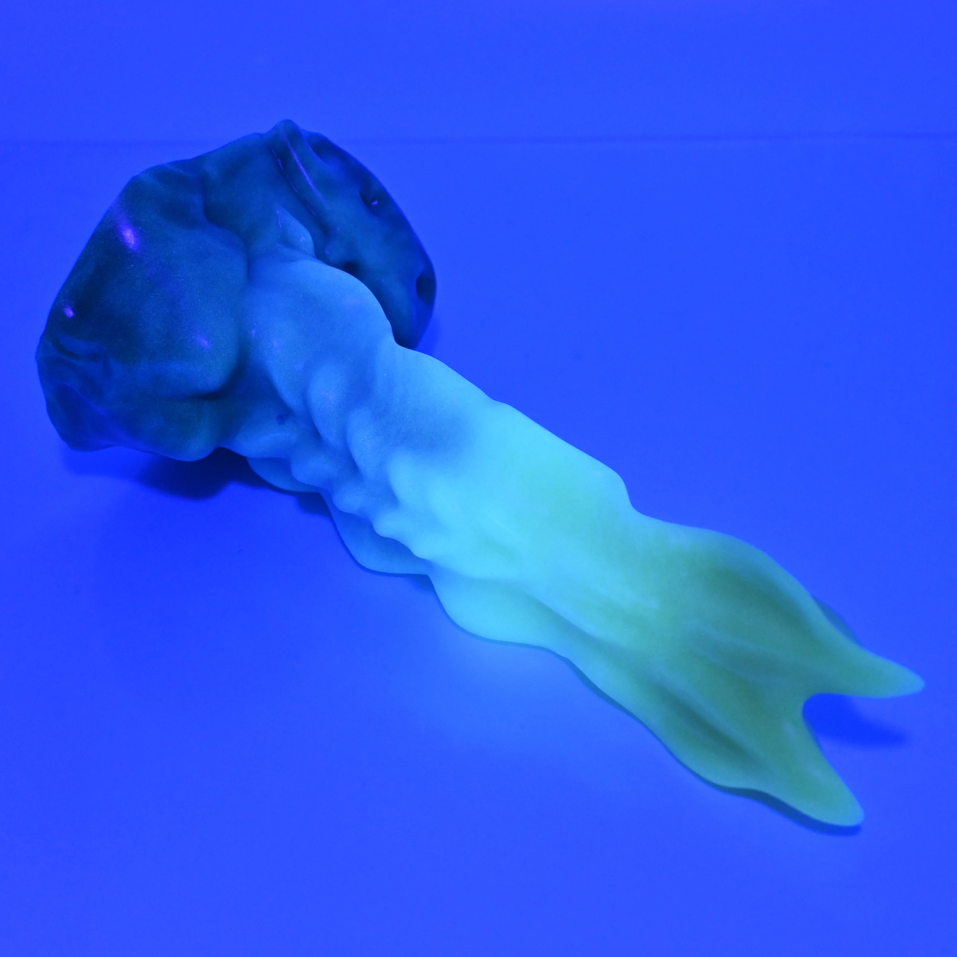 V2MBG20 Snark's Maw Small Medium UV GITD - Image 3