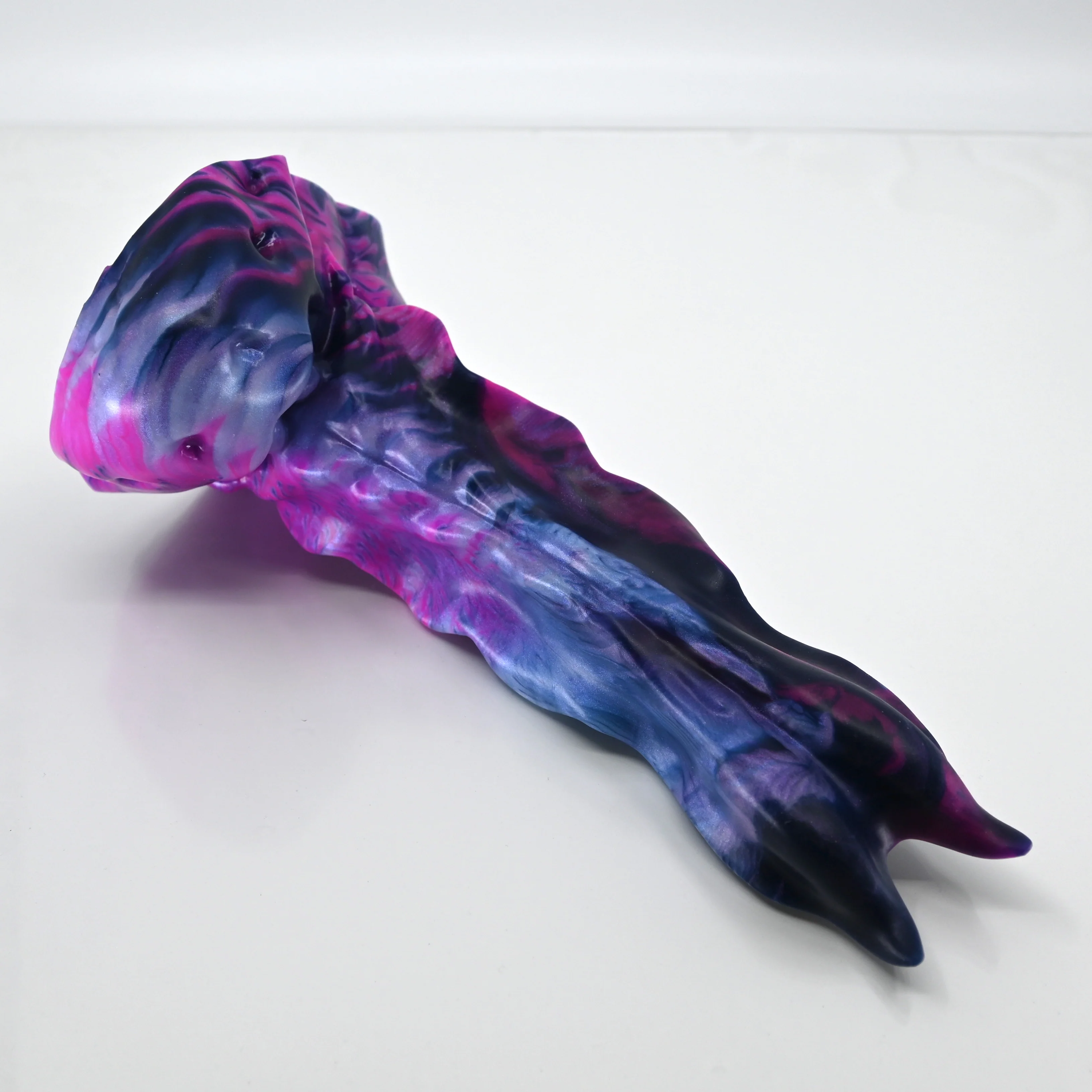 V2SBD32 Snark's Maw Small Soft UV GITD
