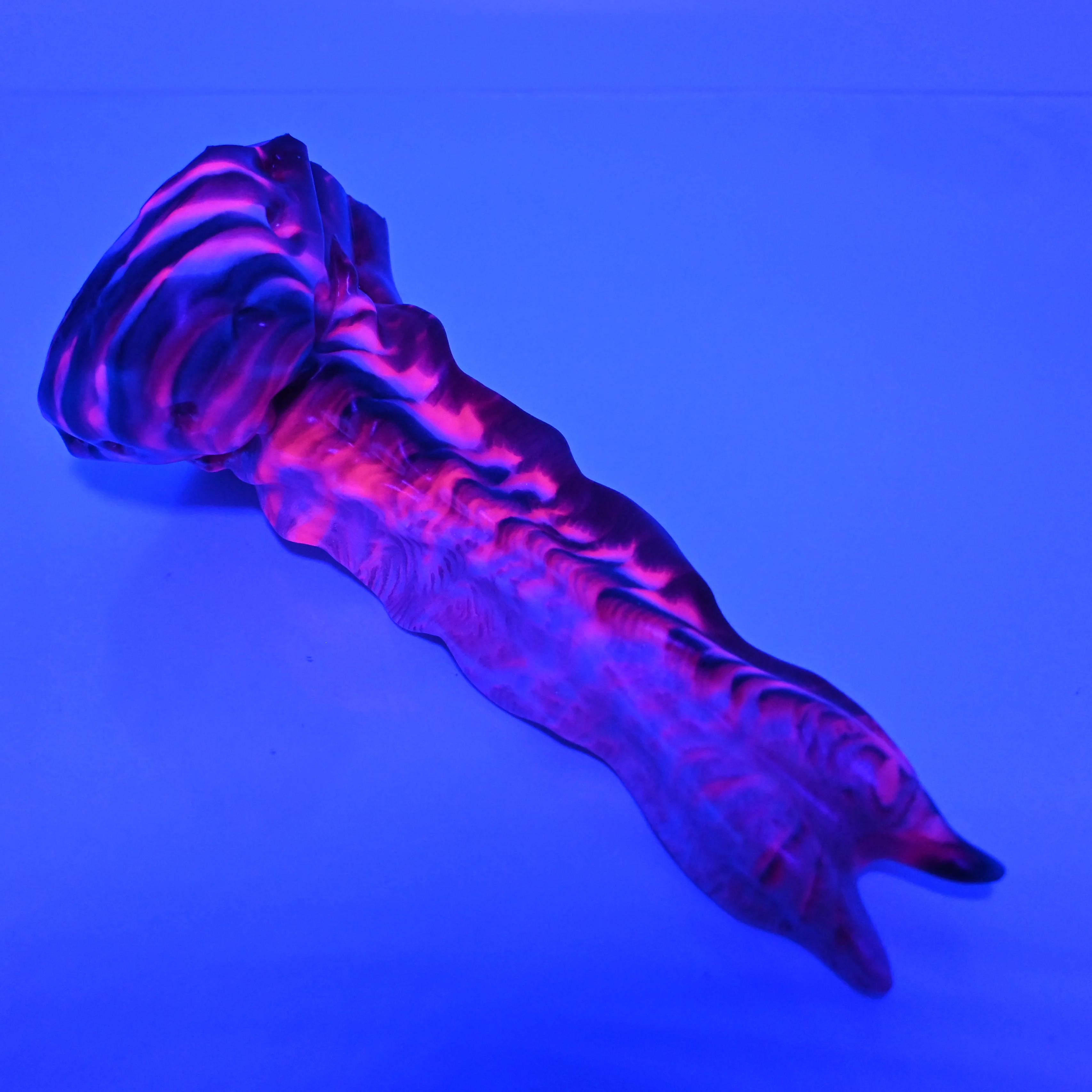V2SBD33 Snark's Maw Small Soft UV GITD - Image 3