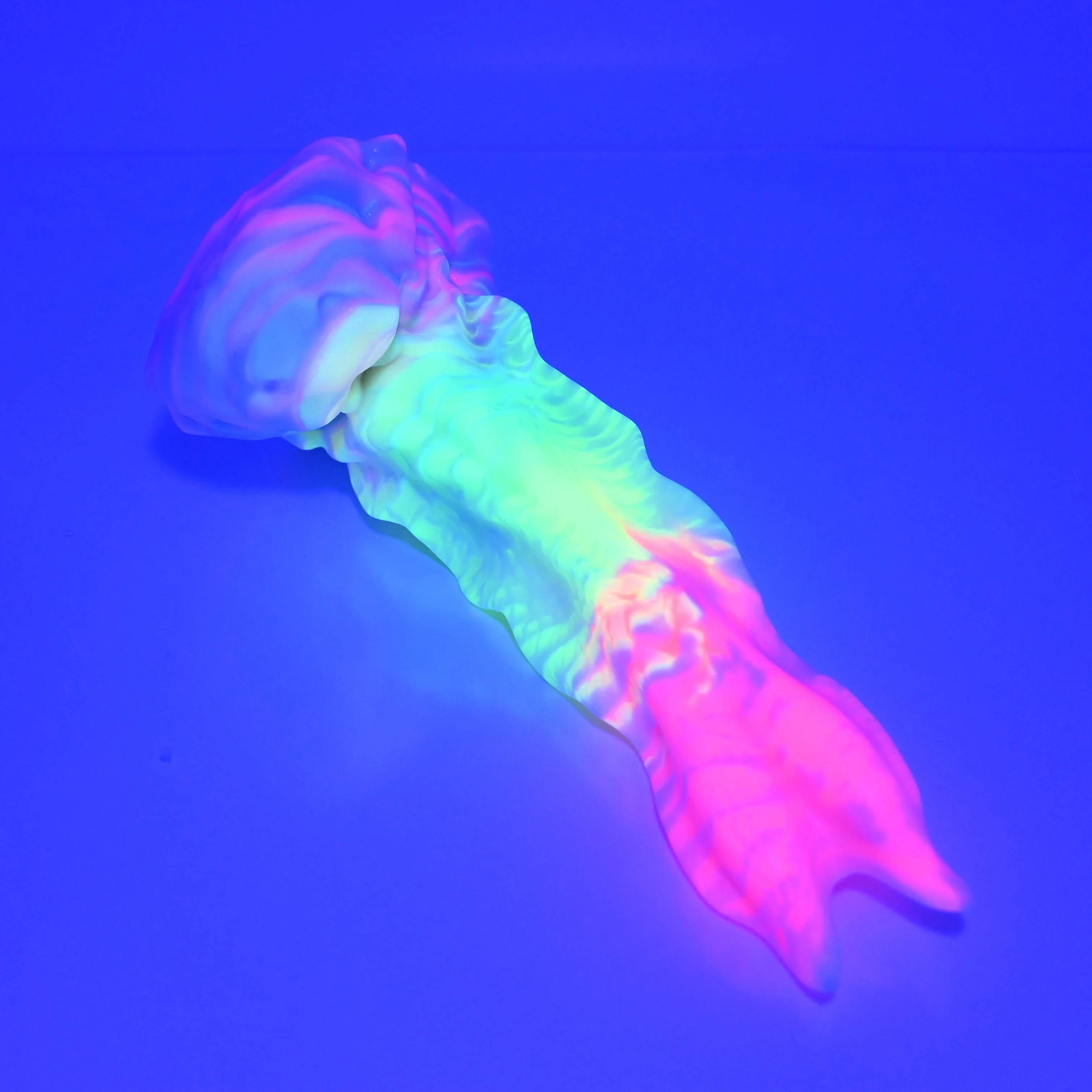 V2SBE25 Snark's Maw Small Soft UV GITD - Image 3