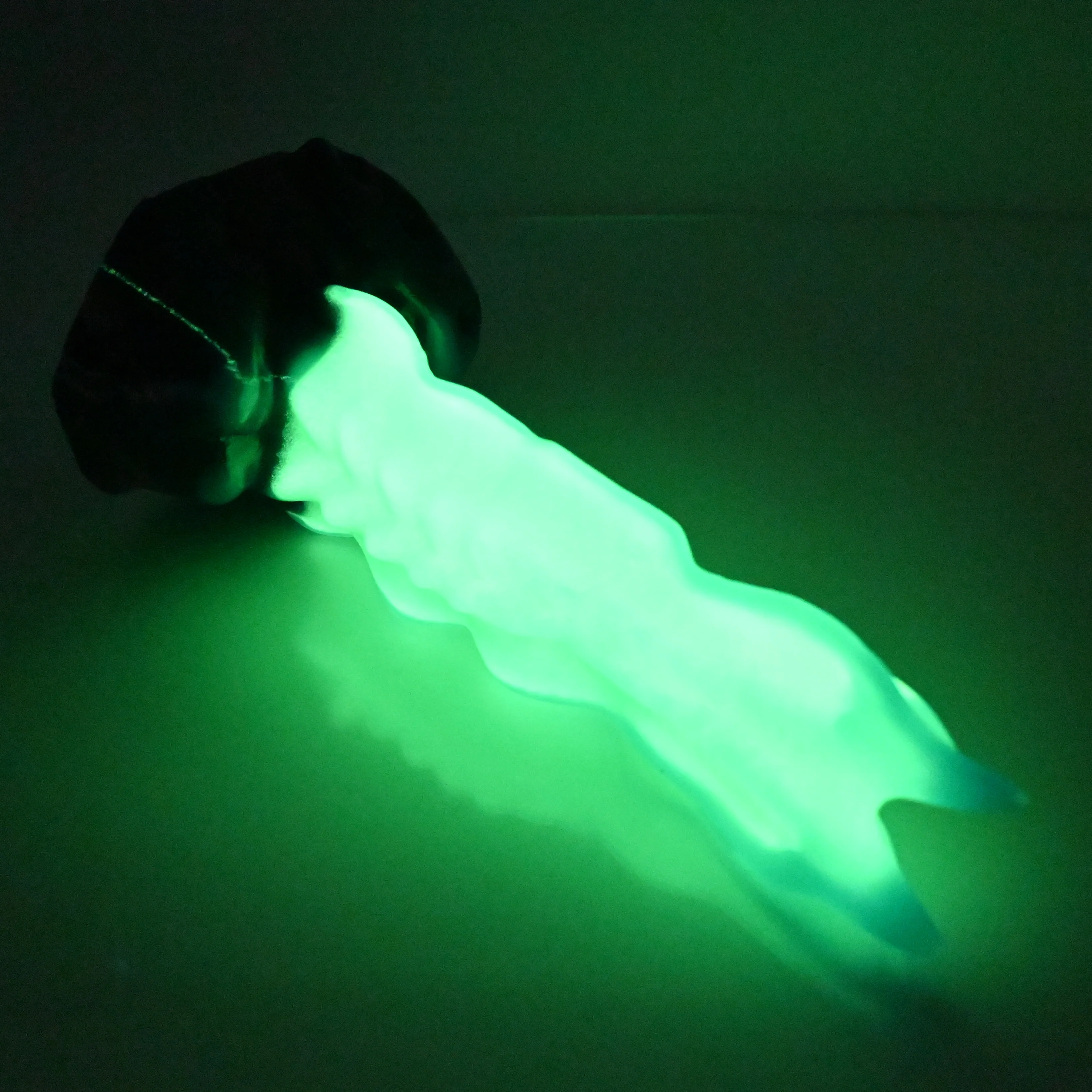 V3MBG26 Snark's Maw Medium Medium UV GITD - Image 4
