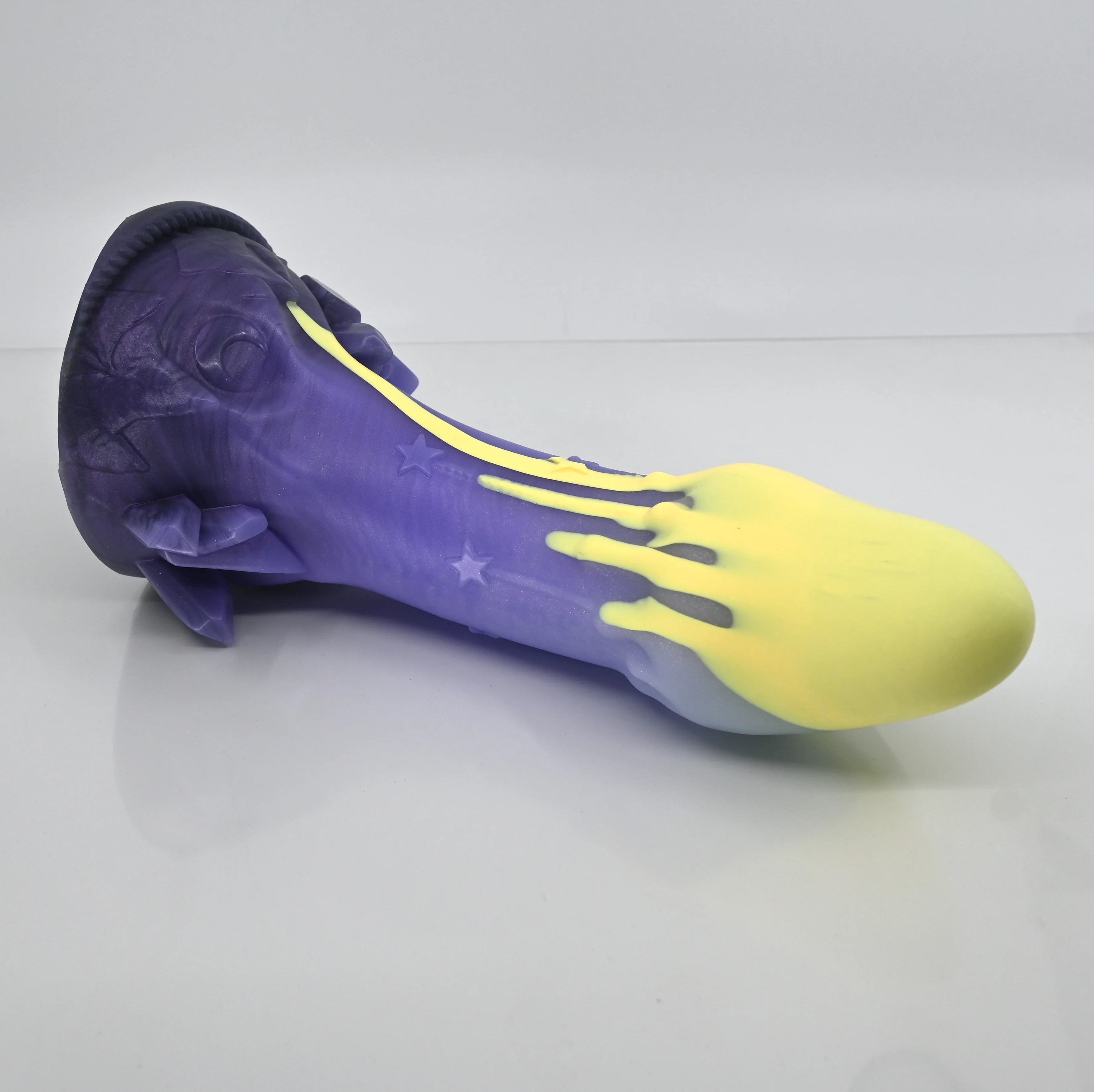 U4MDV76 Vaeriya O/S 0050 UV GITD *FLOP*