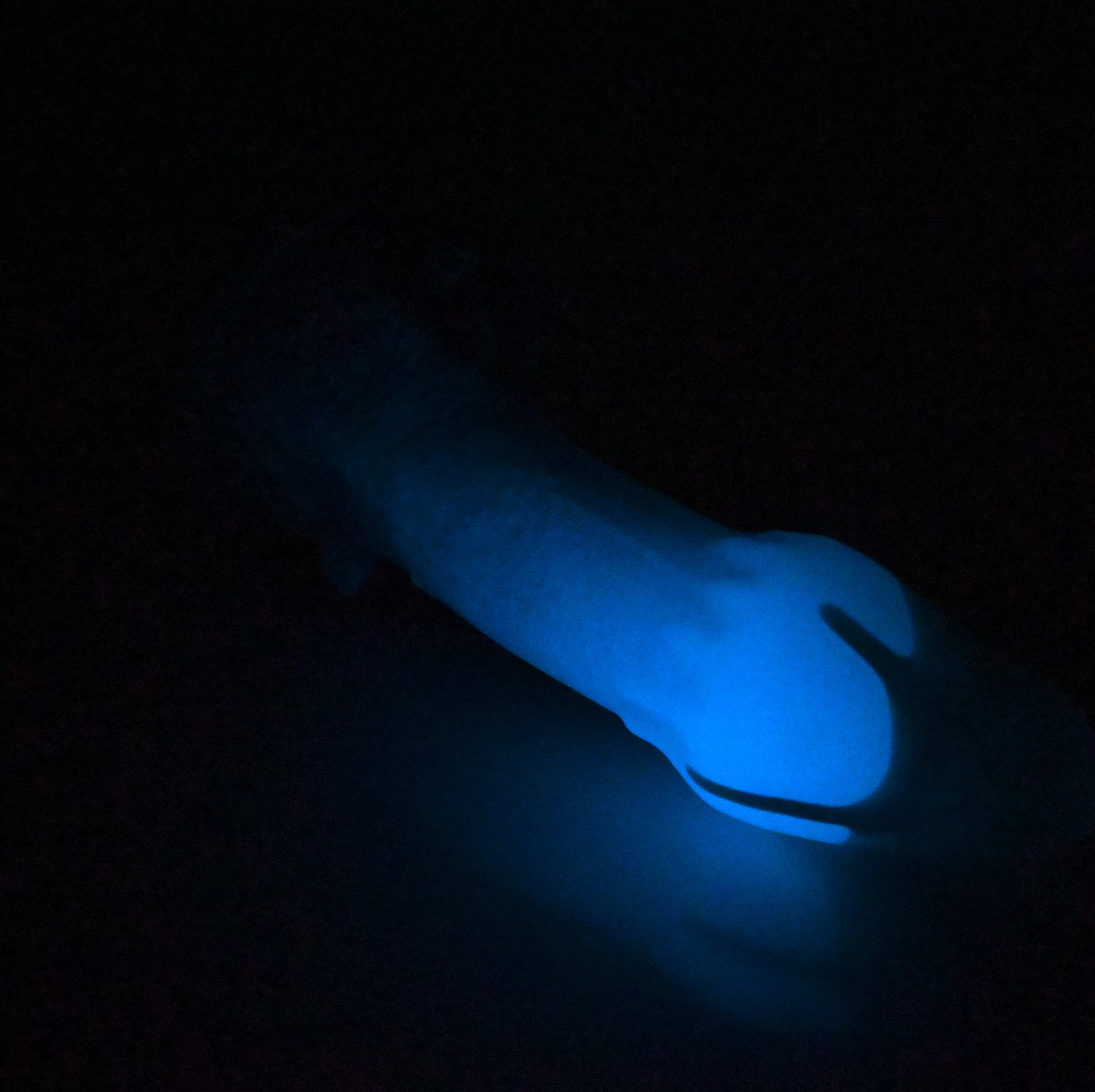 U4MDV80 Vaeriya O/S 0050 UV GITD - Image 4